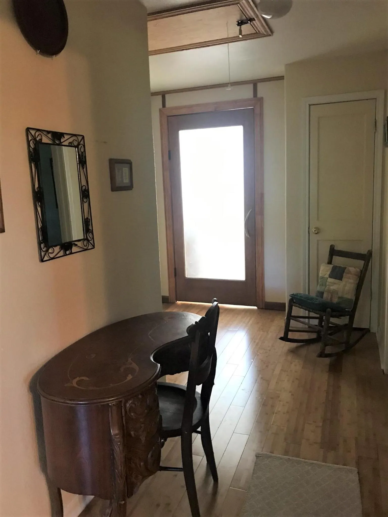 Seating area in Grandview House on Hamilton Creek