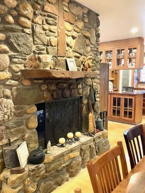 flat iron in Grandview House on Hamilton Creek