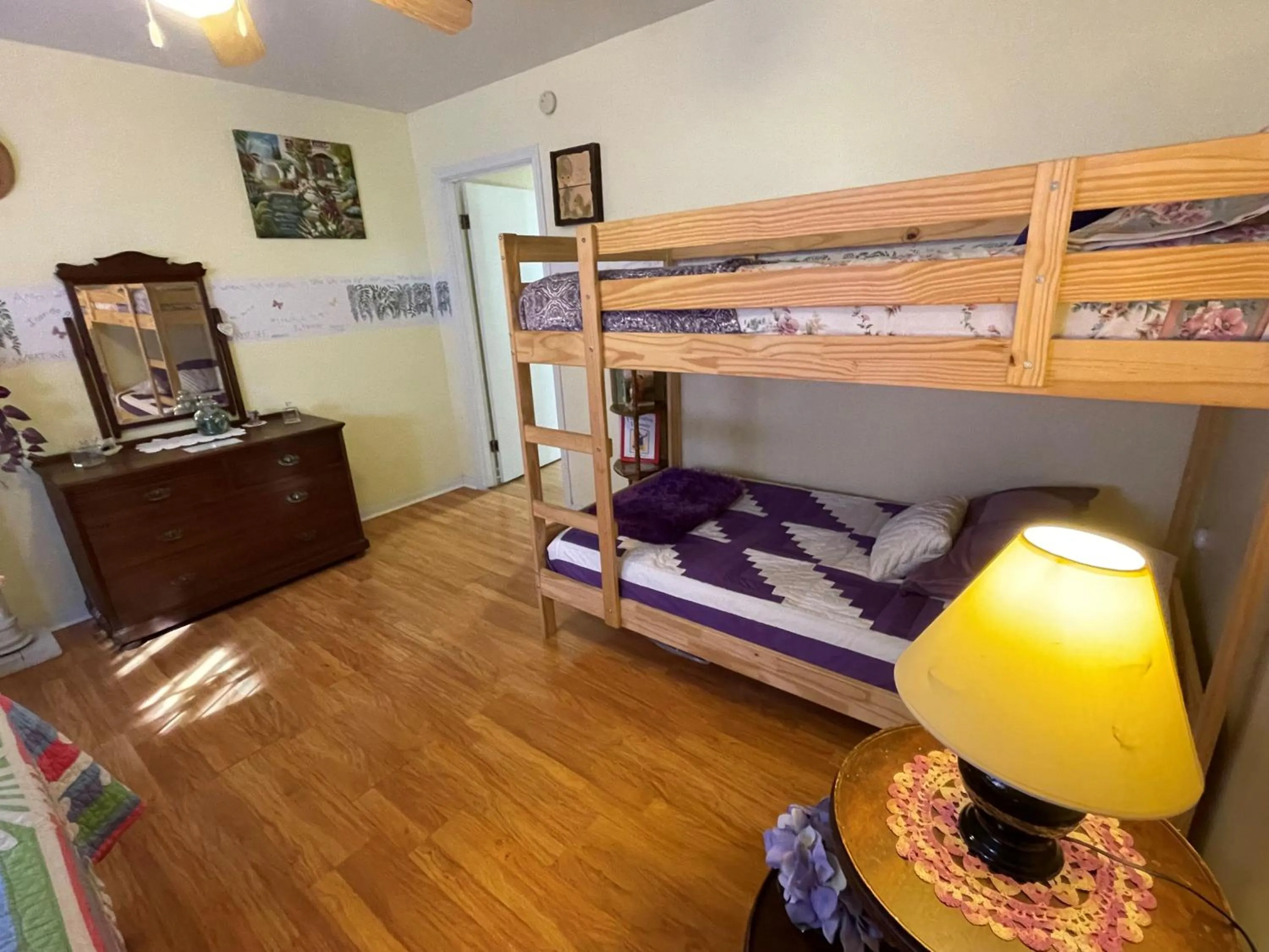 Bed in Grandview House on Hamilton Creek