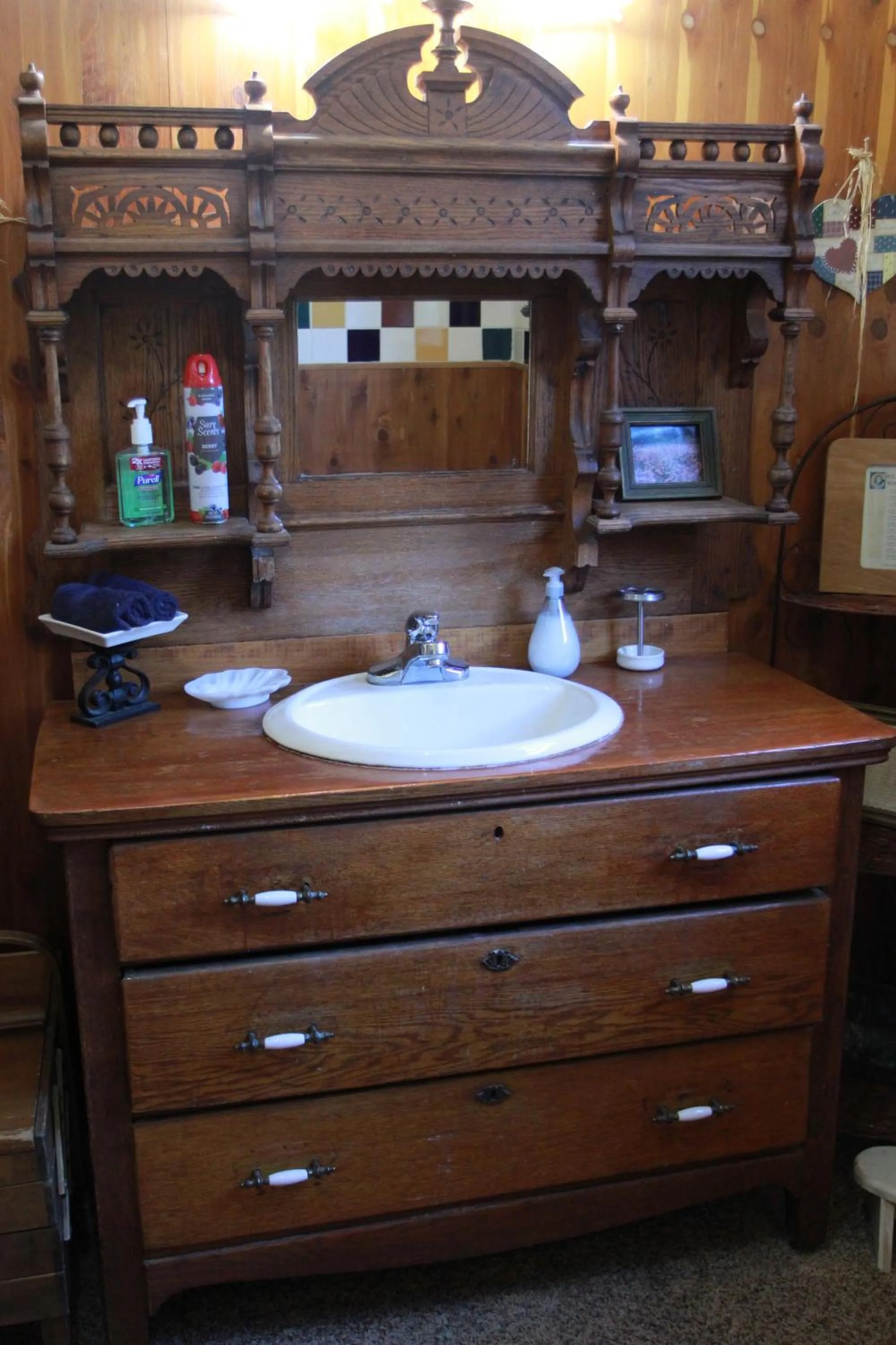 Bathroom in Grandview House on Hamilton Creek