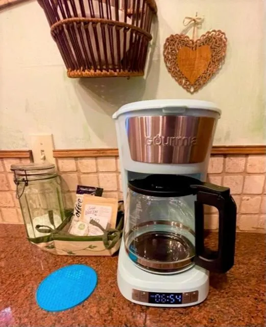 Coffee/tea facilities in Grandview House on Hamilton Creek