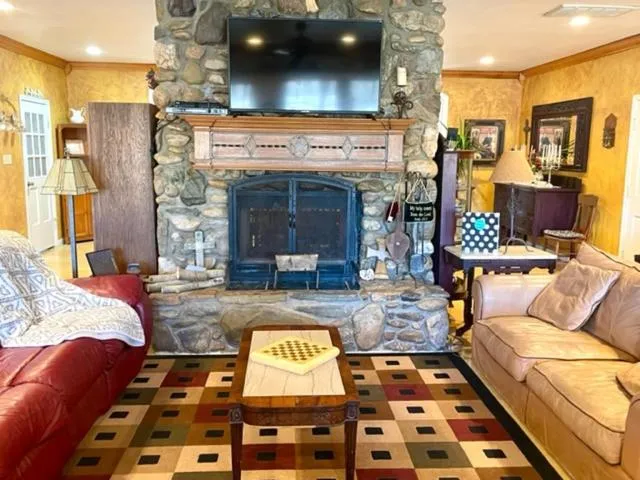 TV and multimedia in Grandview House on Hamilton Creek