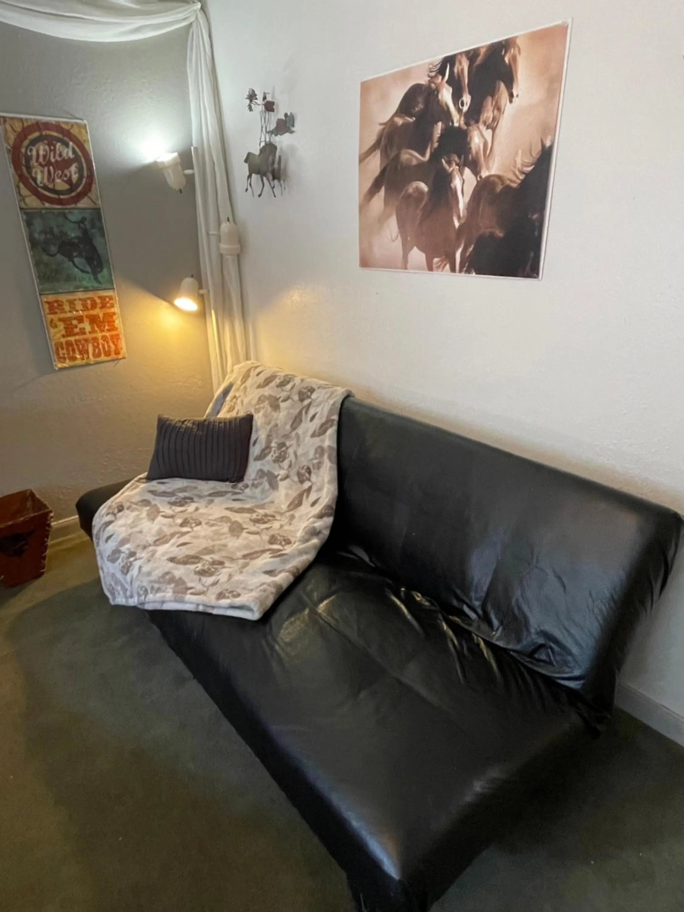 Seating area in Grandview House on Hamilton Creek
