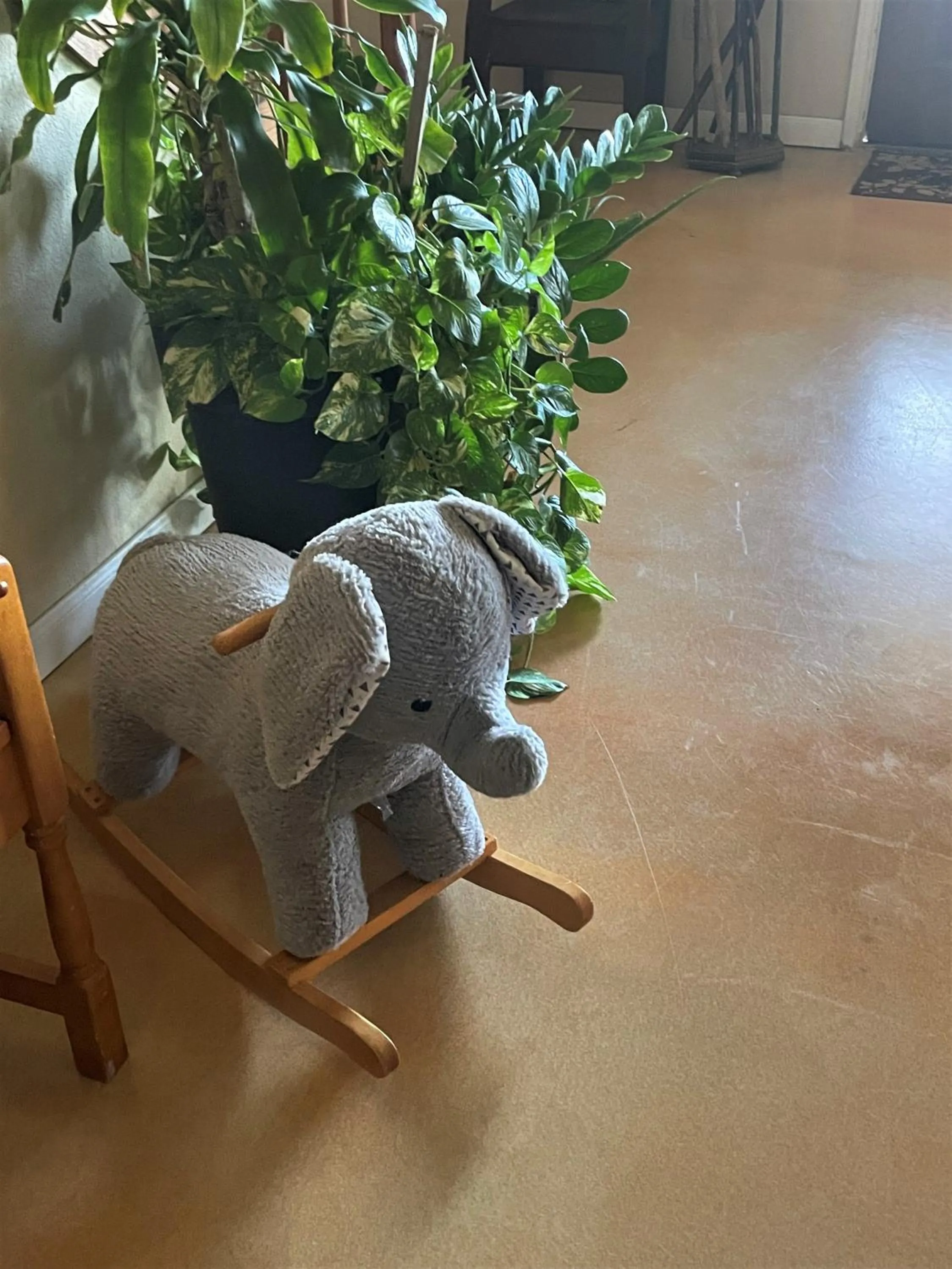 Decorative detail in Grandview House on Hamilton Creek