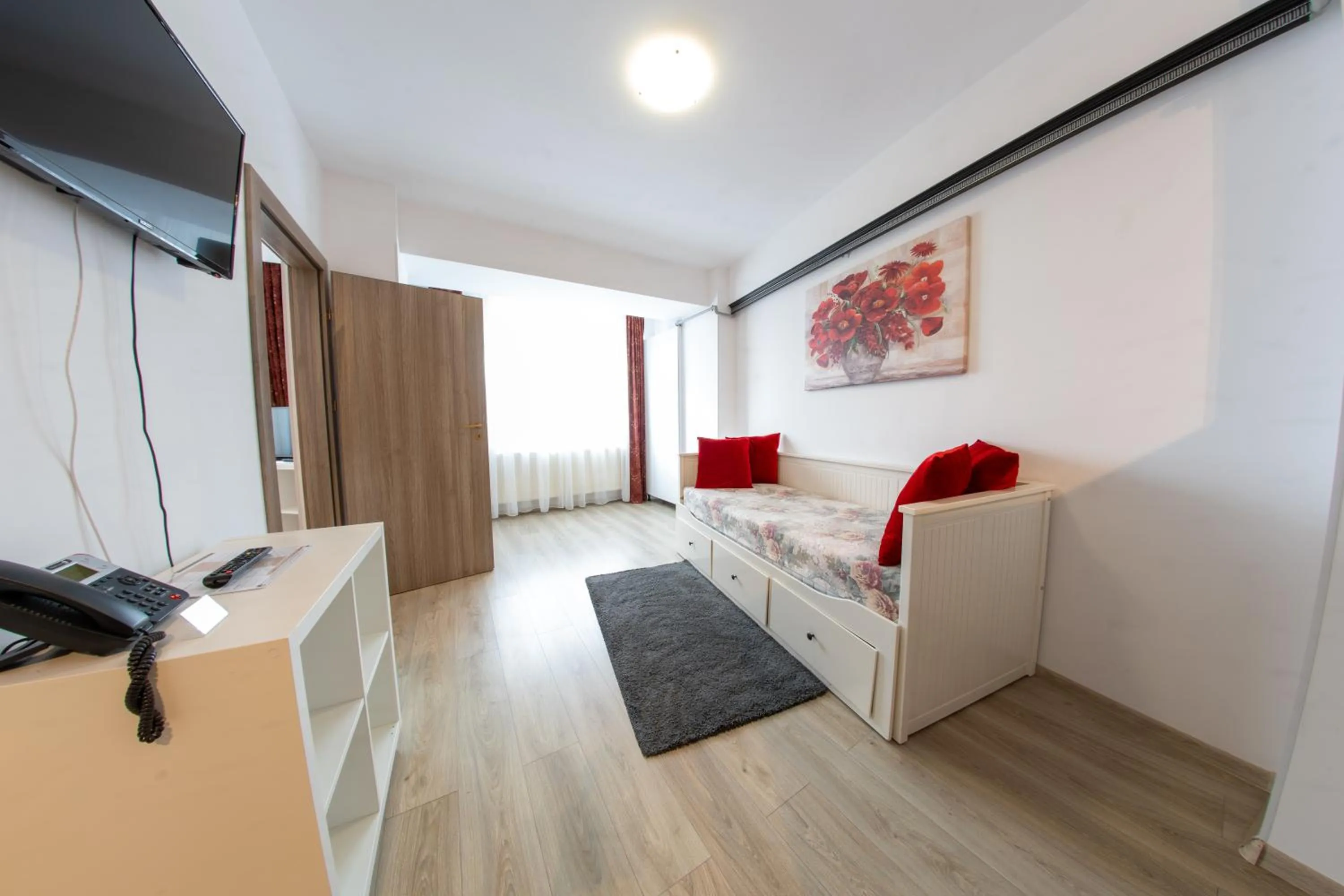 TV and multimedia in Avenue Parliament Old Town - Avenue Hotels