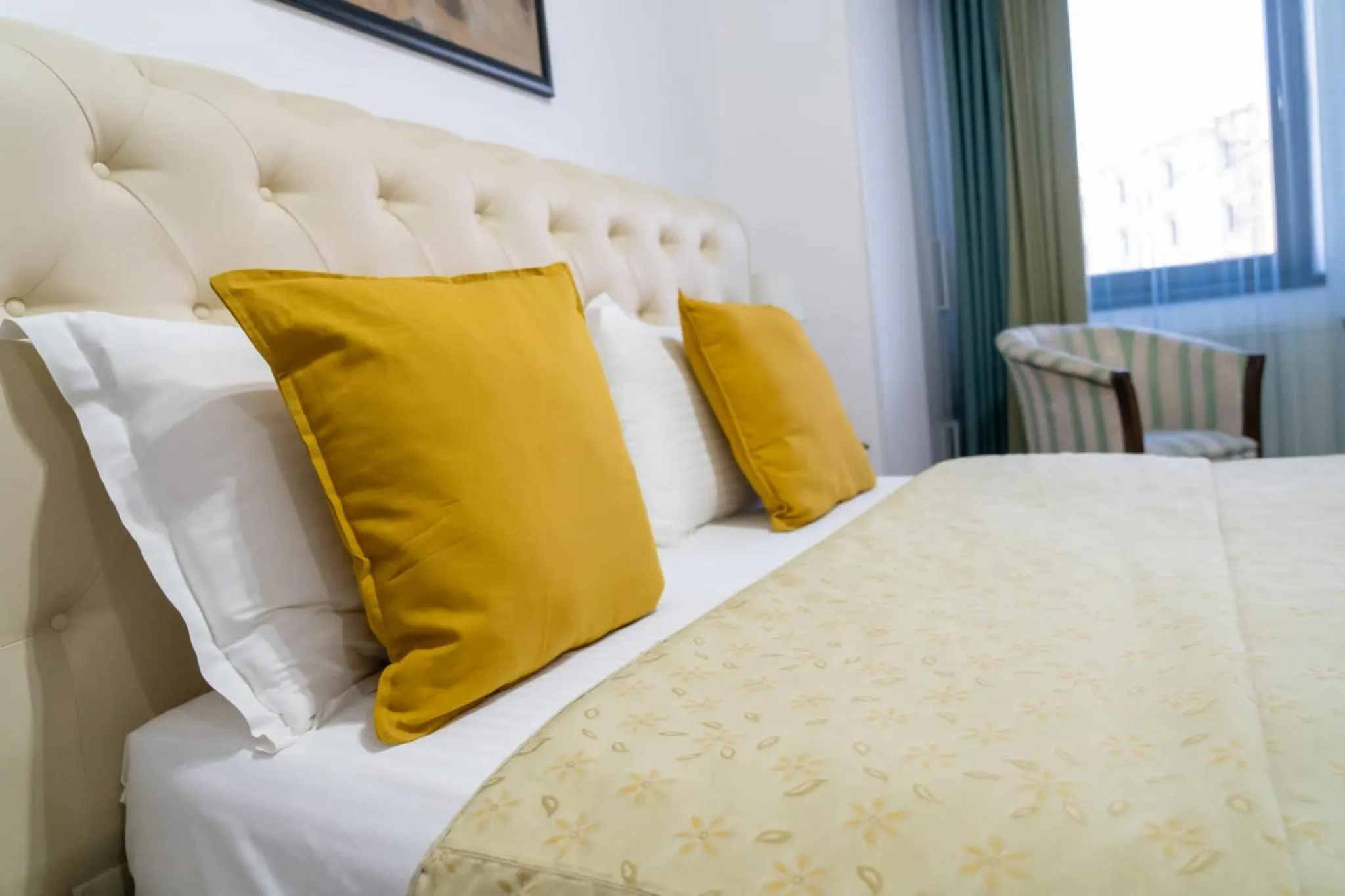 Bedroom, Bed in Avenue Parliament Old Town - Avenue Hotels