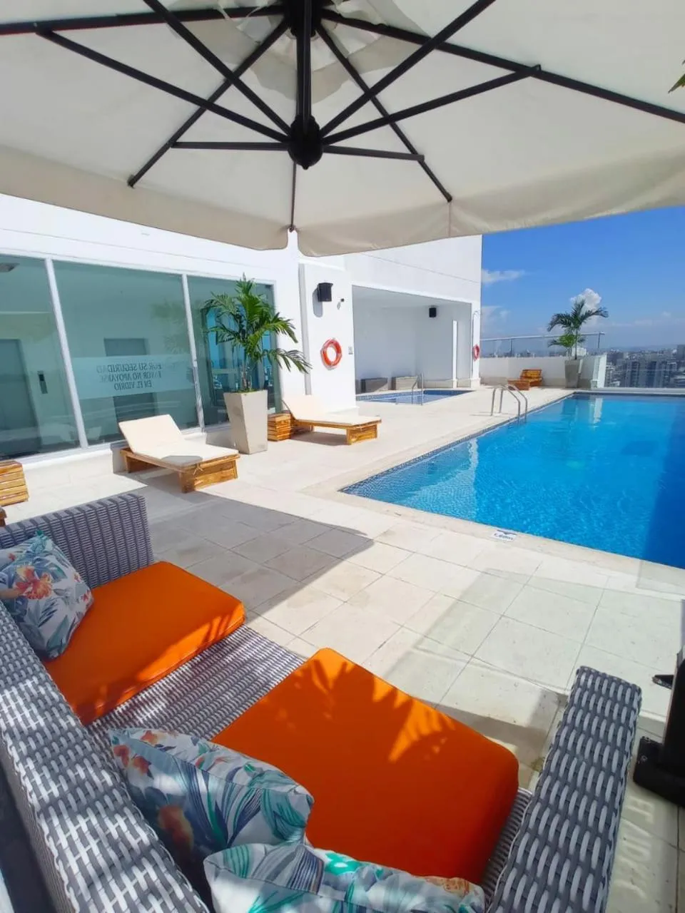 Swimming pool in Hotel Dorado Plaza Alto Prado