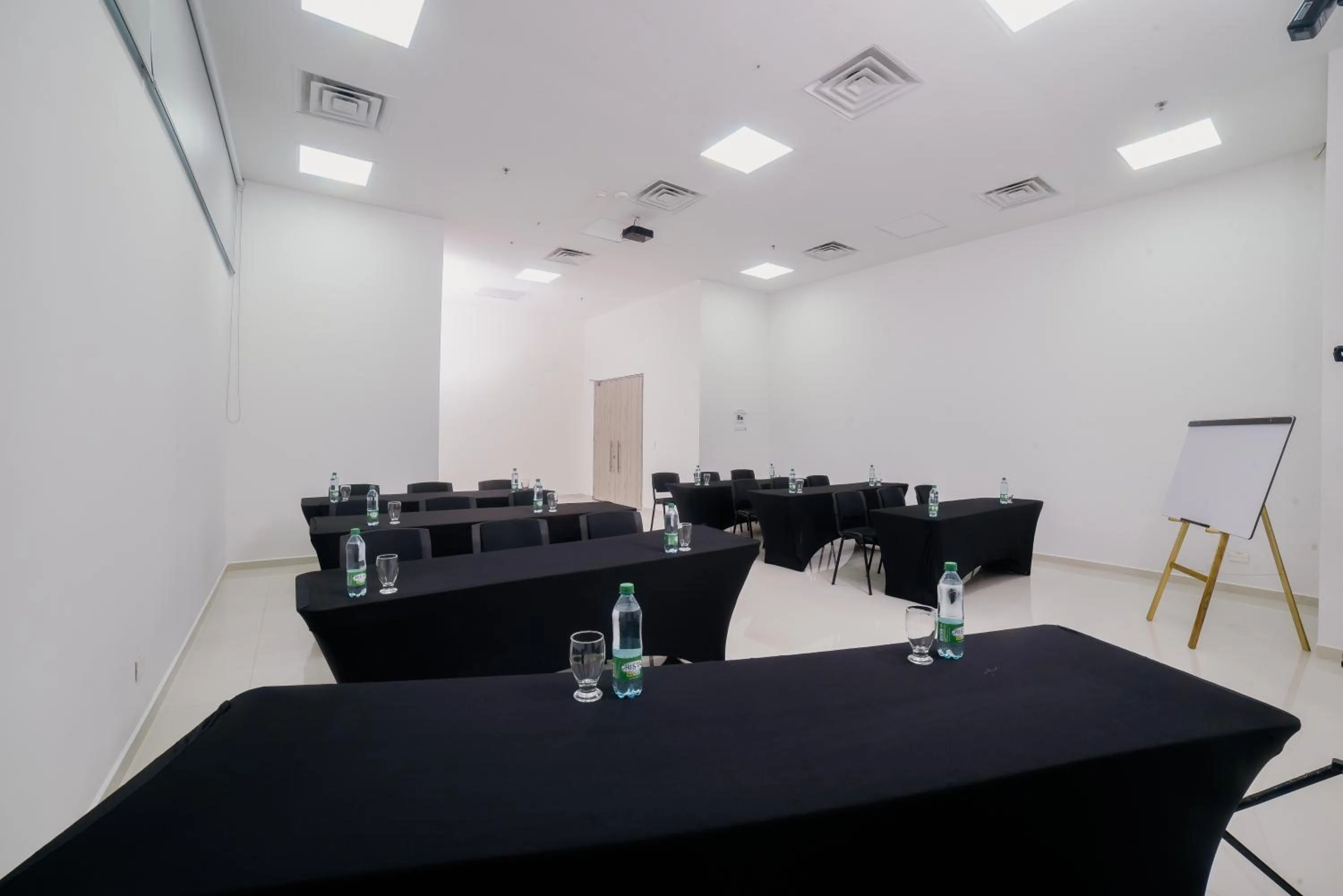 Business facilities in Hotel Dorado Plaza Alto Prado