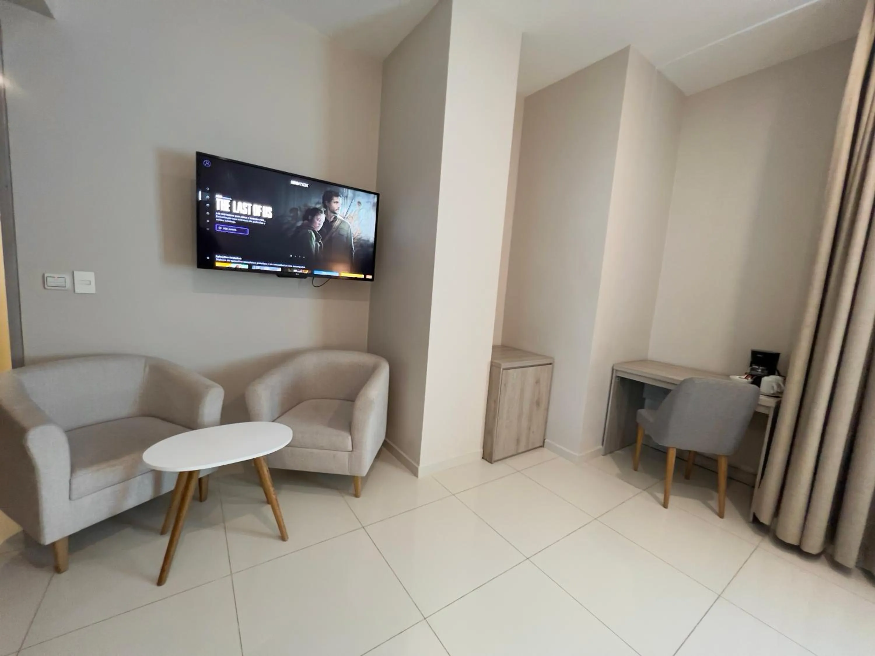 TV and multimedia in Hotel Dorado Plaza Alto Prado
