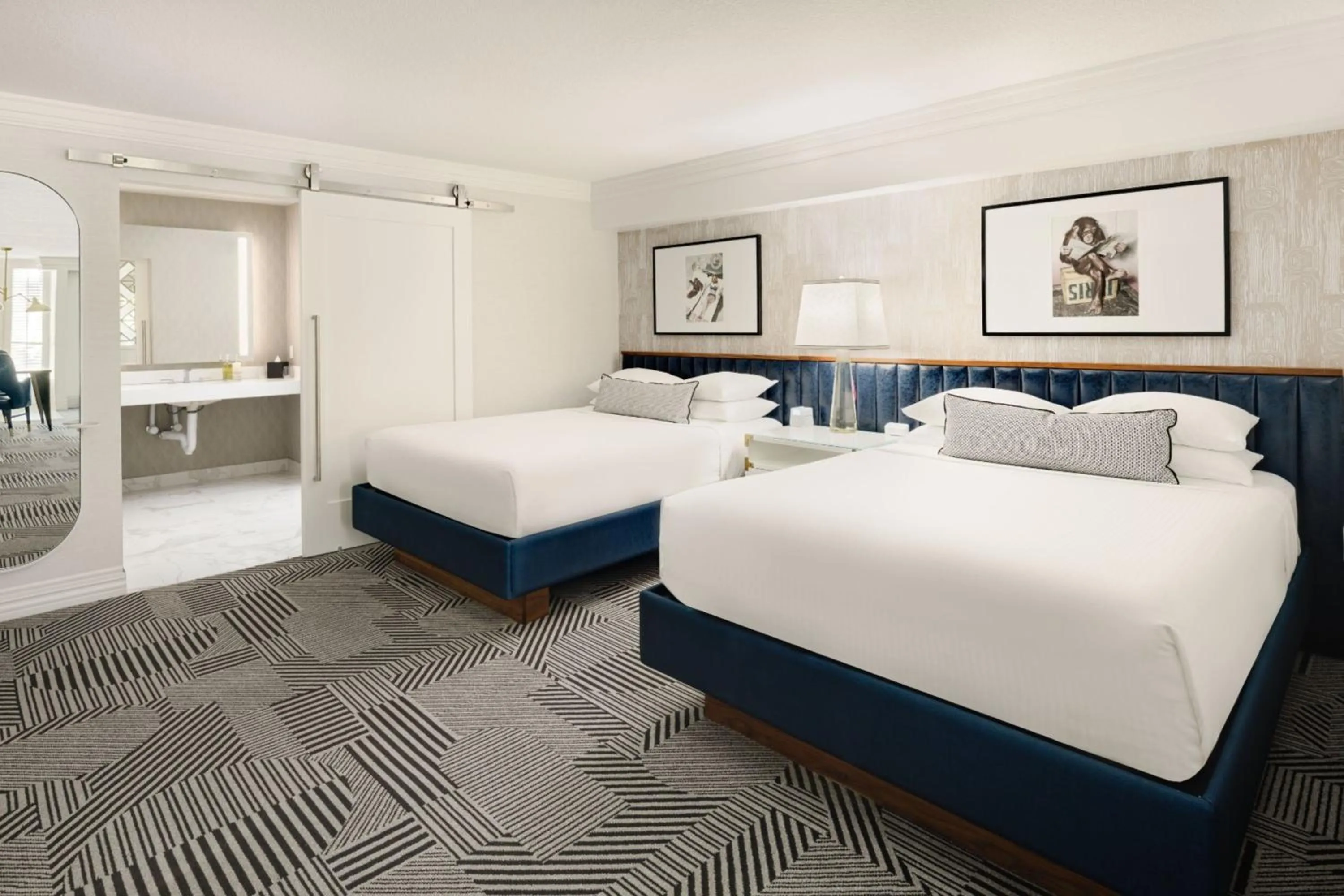 Photo of the whole room, Bed in Le Parc at Melrose