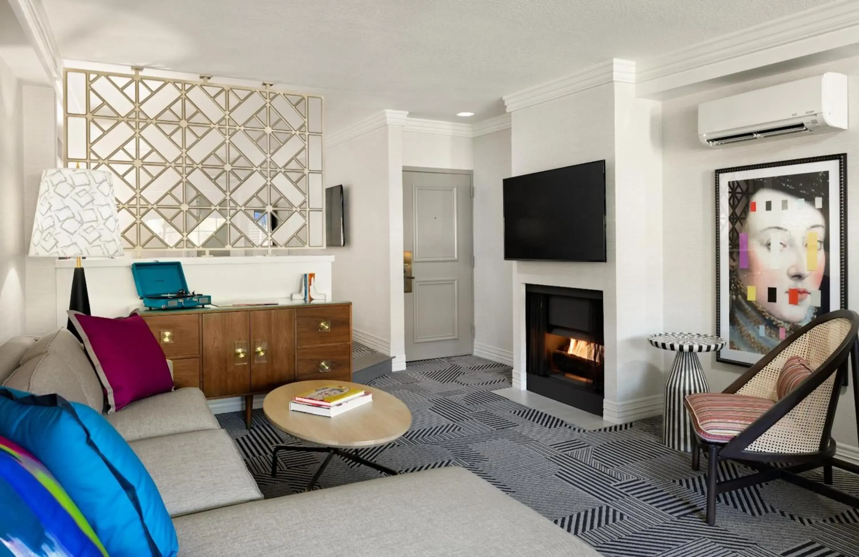 Premier King Suite with Blacony in Le Parc at Melrose Premier King Suite with Blacony in Le Parc at Melrose