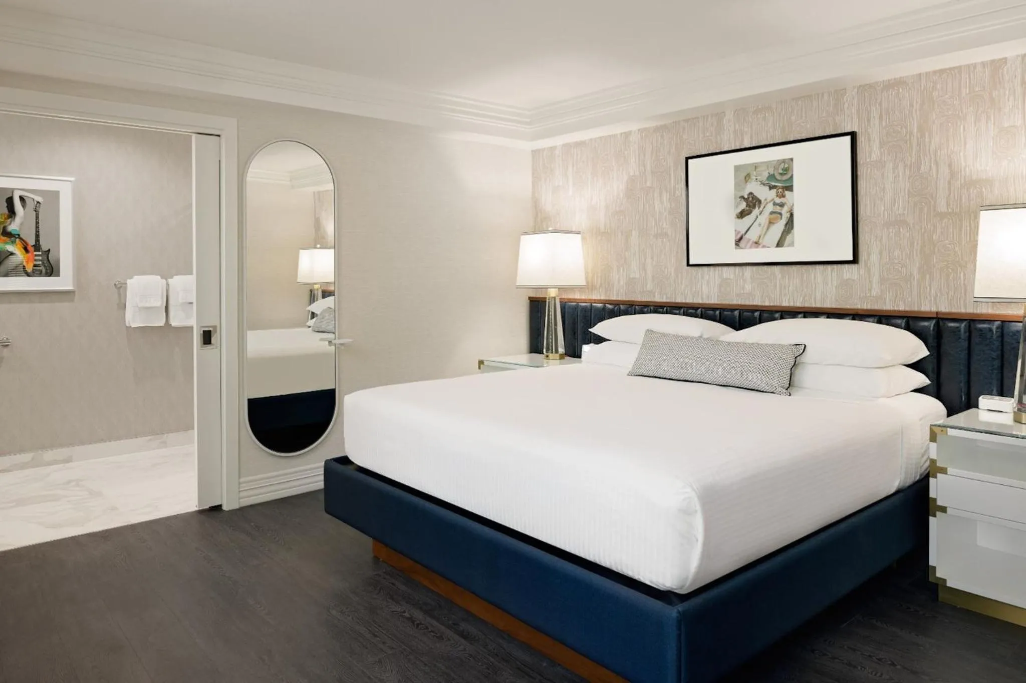 Photo of the whole room, Bed in Le Parc at Melrose
