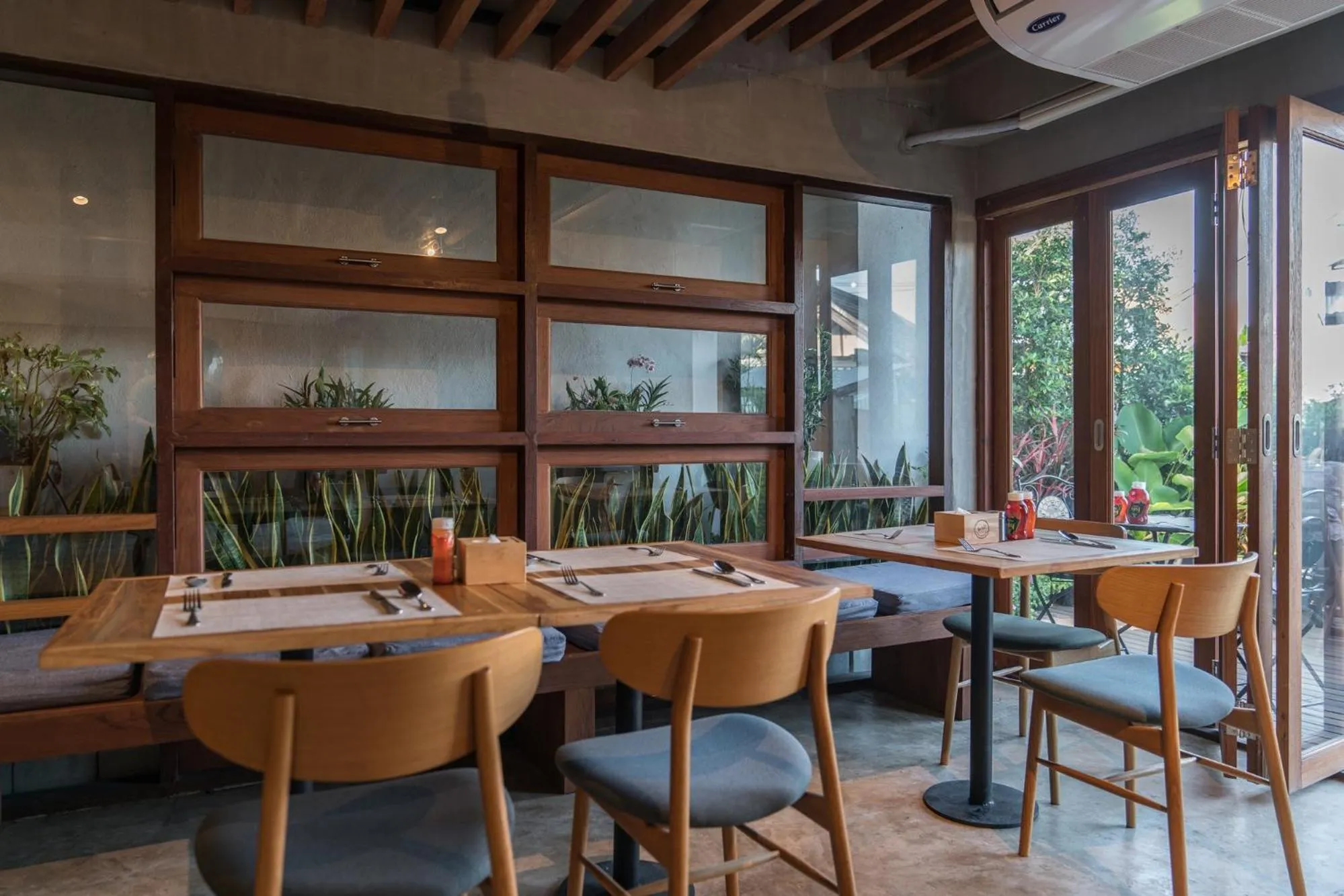 Restaurant/places to eat in Nuan Boutique Hotel