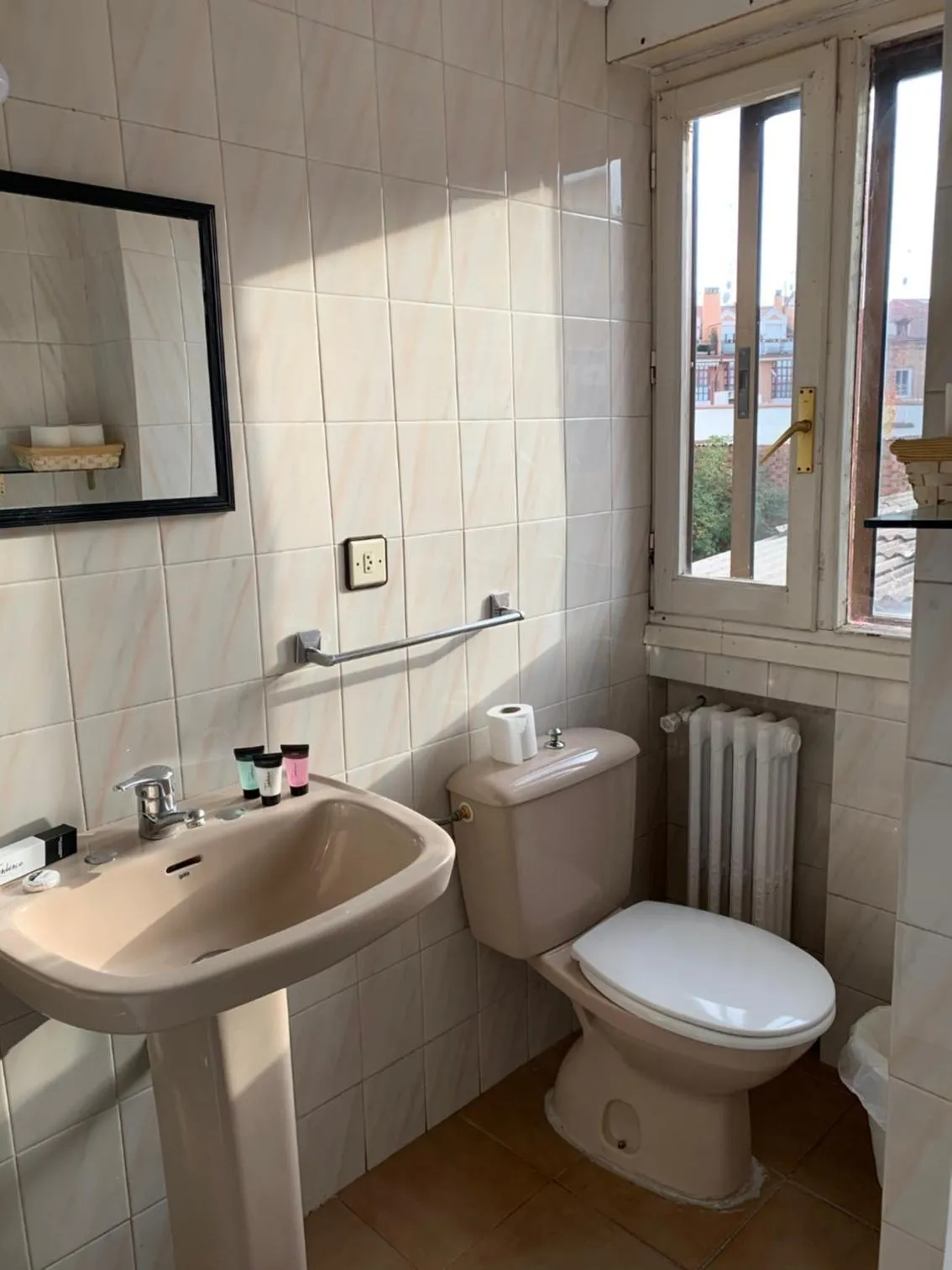 Bathroom in Hotel y Restaurante Puerta de Aranda