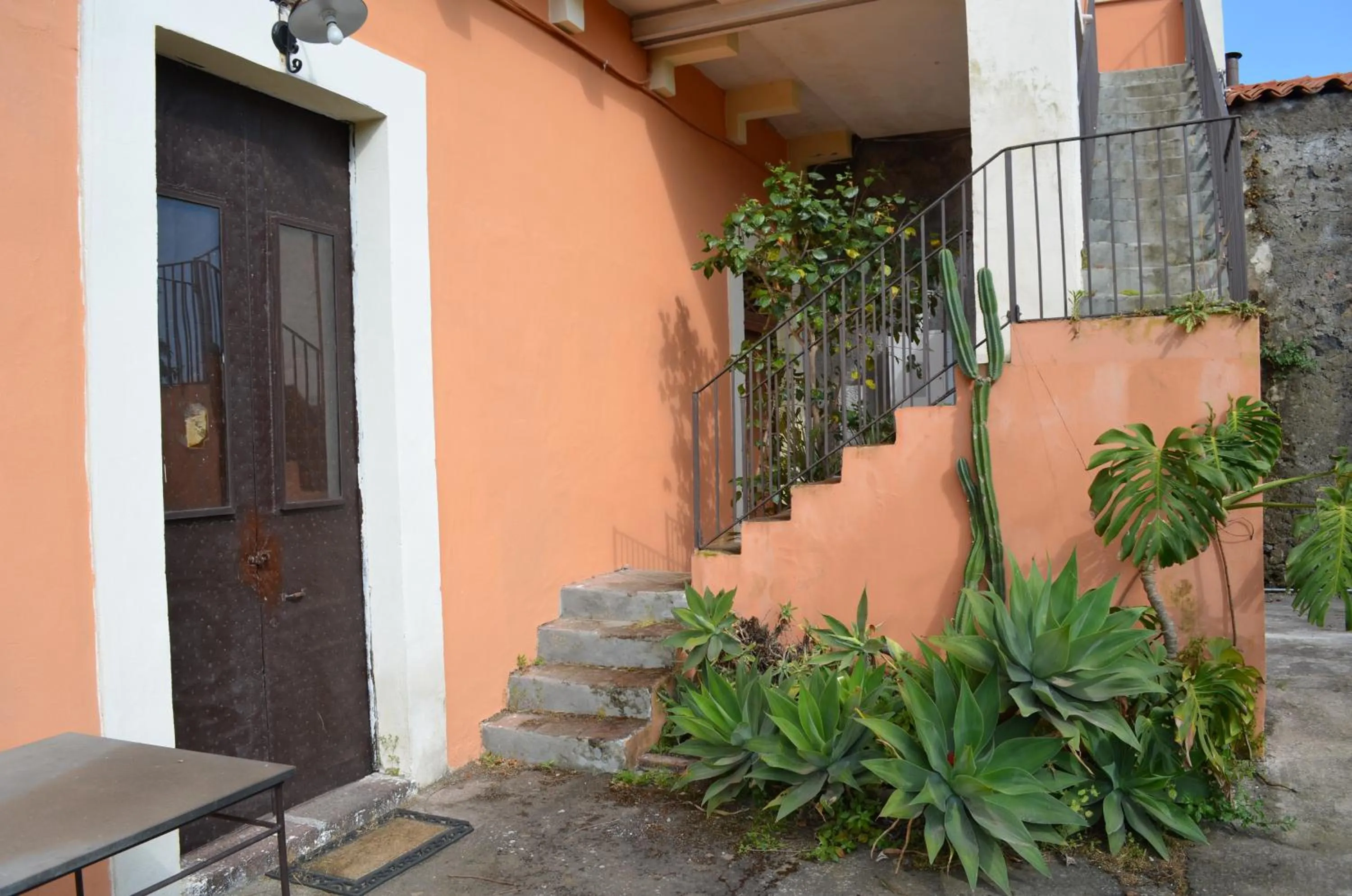 Facade/entrance in Villa Bonaccorso - antica e maestosa villa con piscina ai piedi dell'Etna