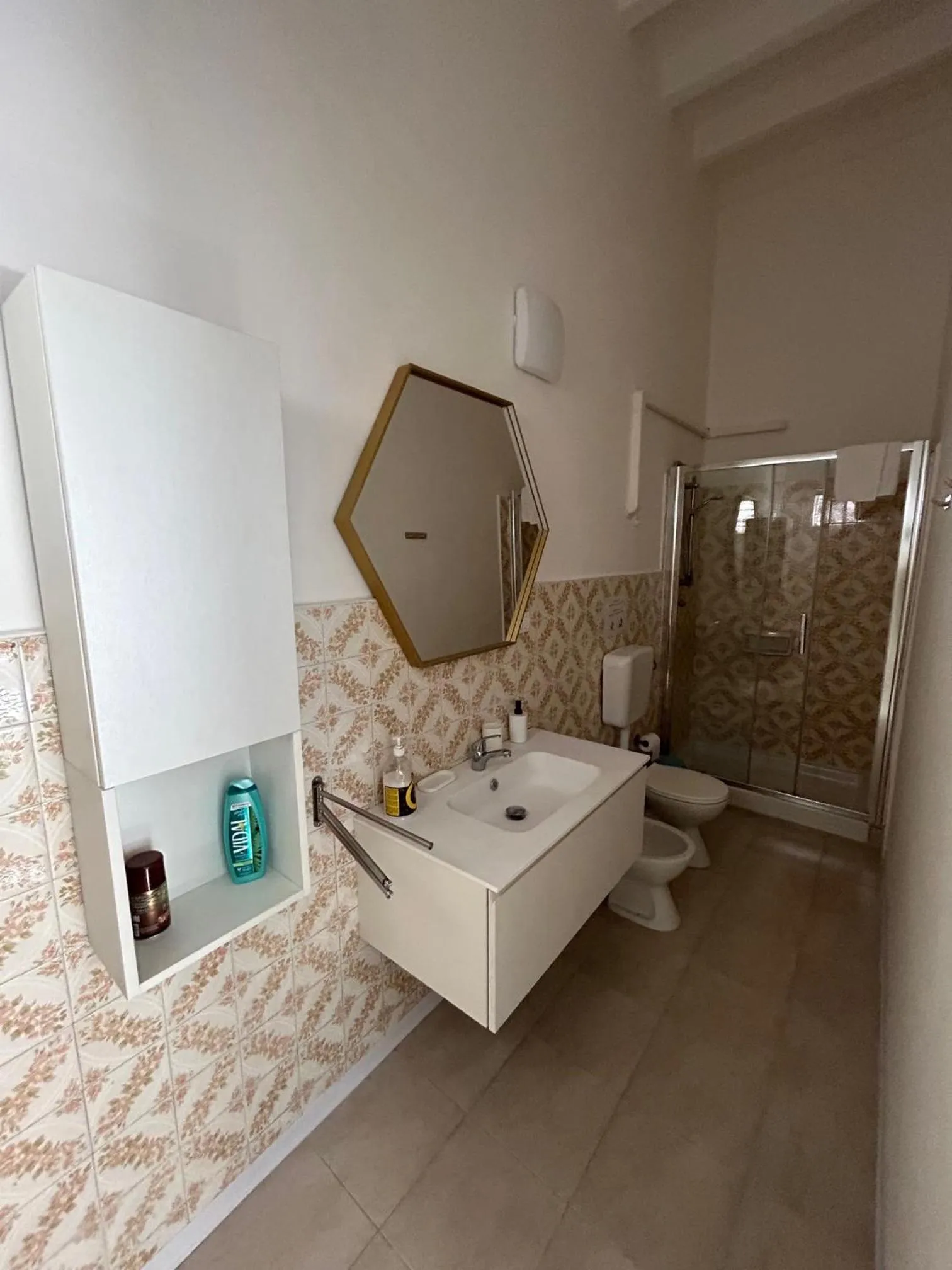 Shower in Villa Bonaccorso - antica e maestosa villa con piscina ai piedi dell'Etna