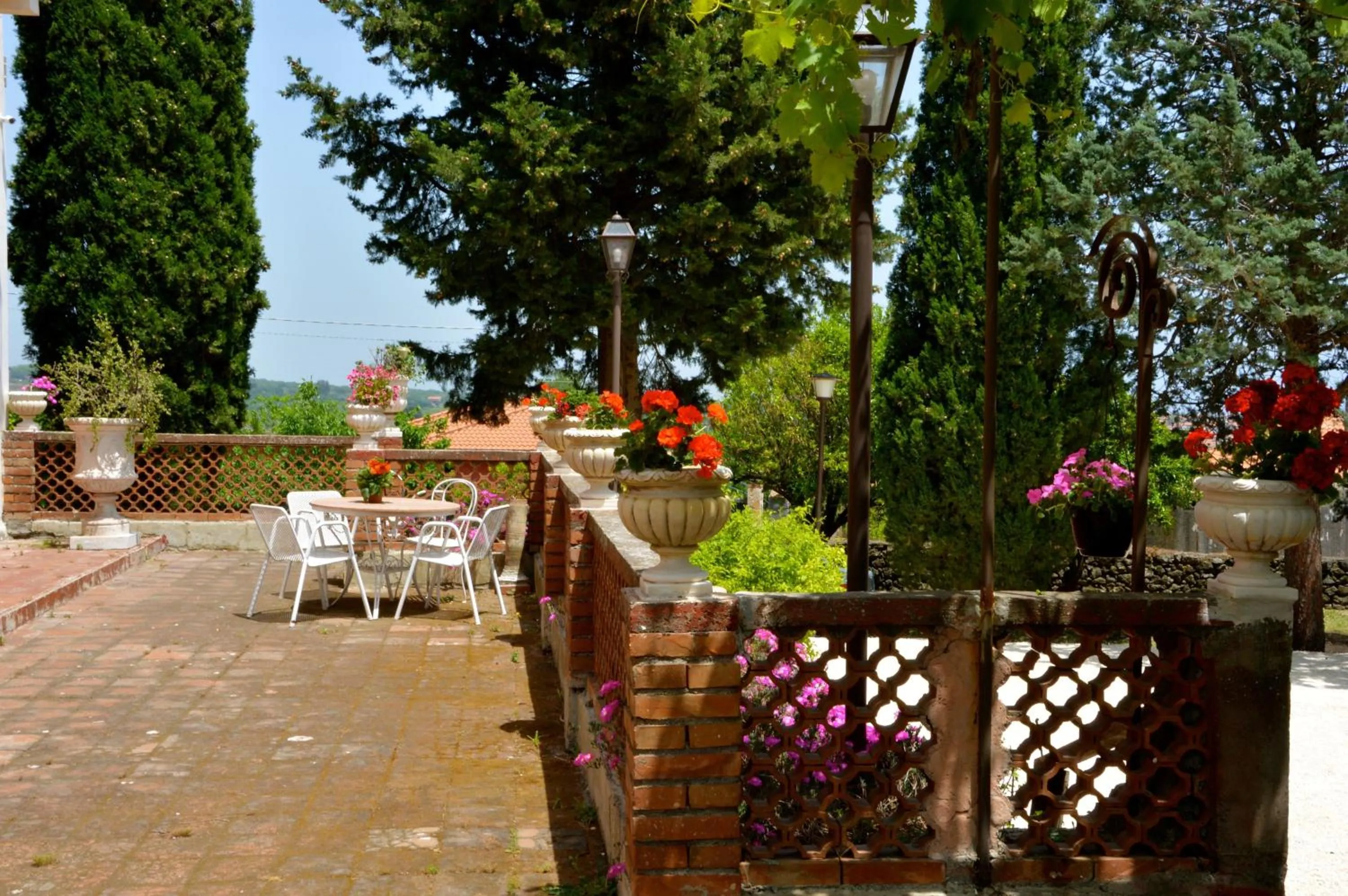 Facade/entrance in Villa Bonaccorso - antica e maestosa villa con piscina ai piedi dell'Etna