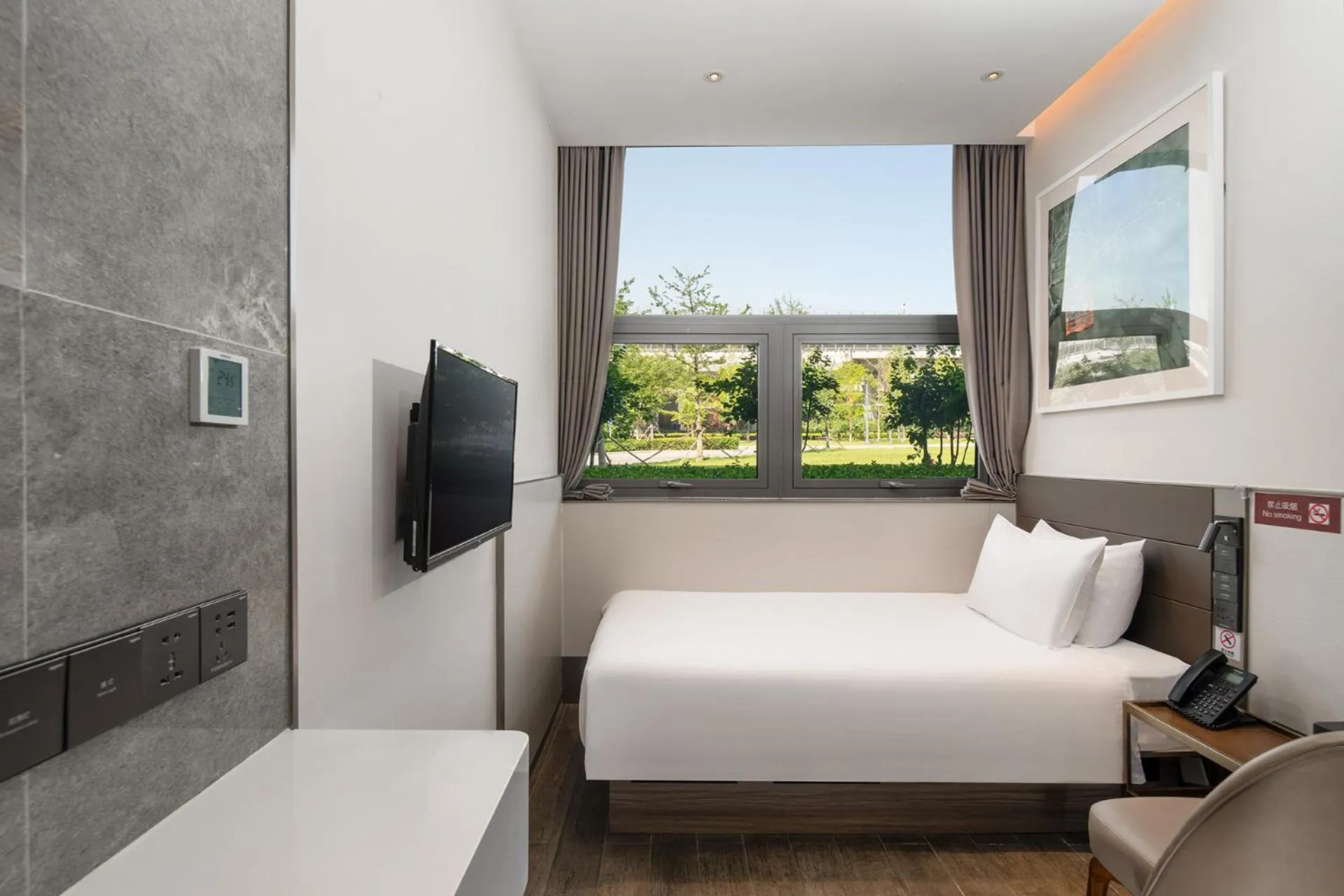 View (from property/room), Bed in Meichen Hotel 2nd Floor Terminal Building Beijing Daxing International Airport