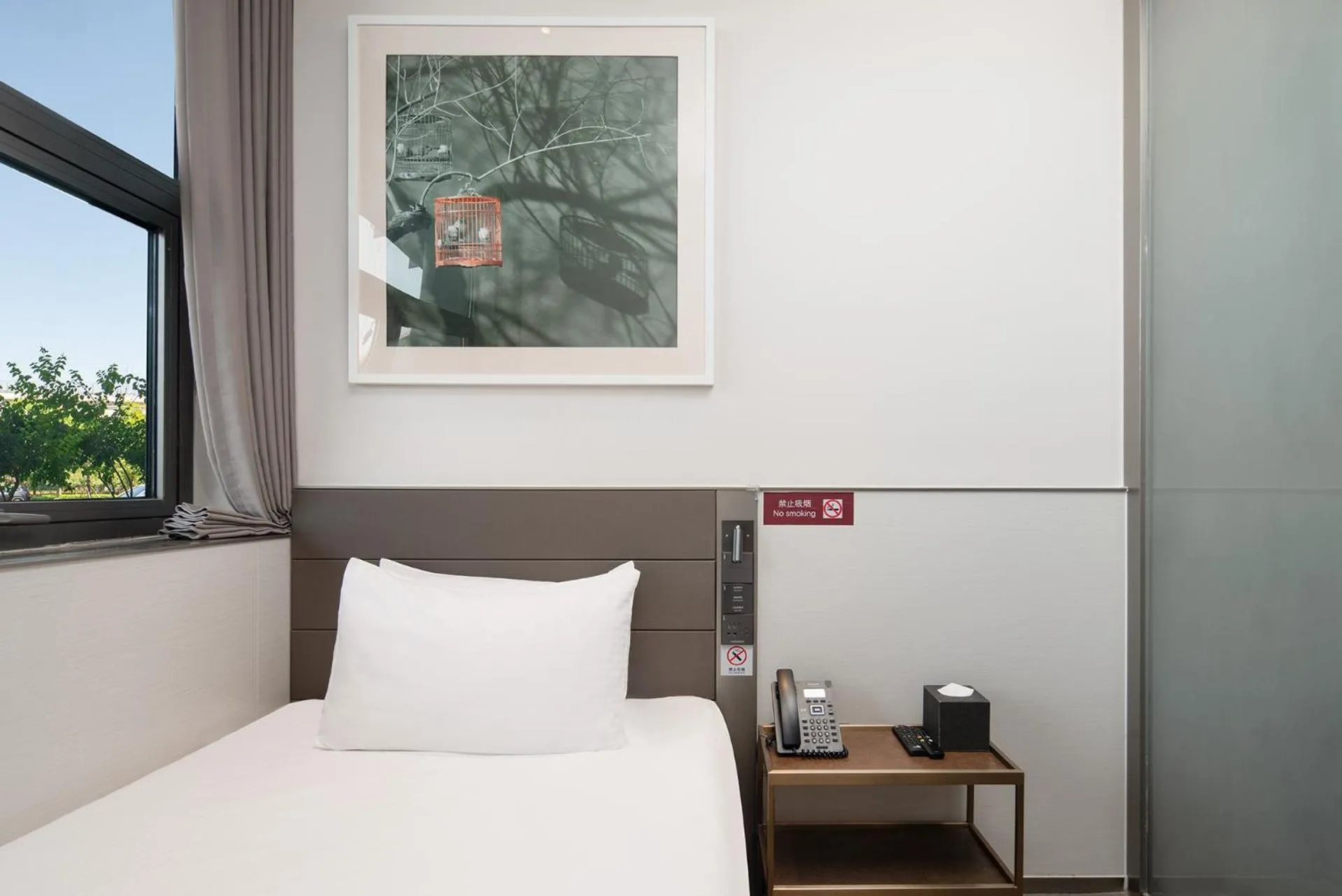 View (from property/room), Bed in Meichen Hotel 2nd Floor Terminal Building Beijing Daxing International Airport