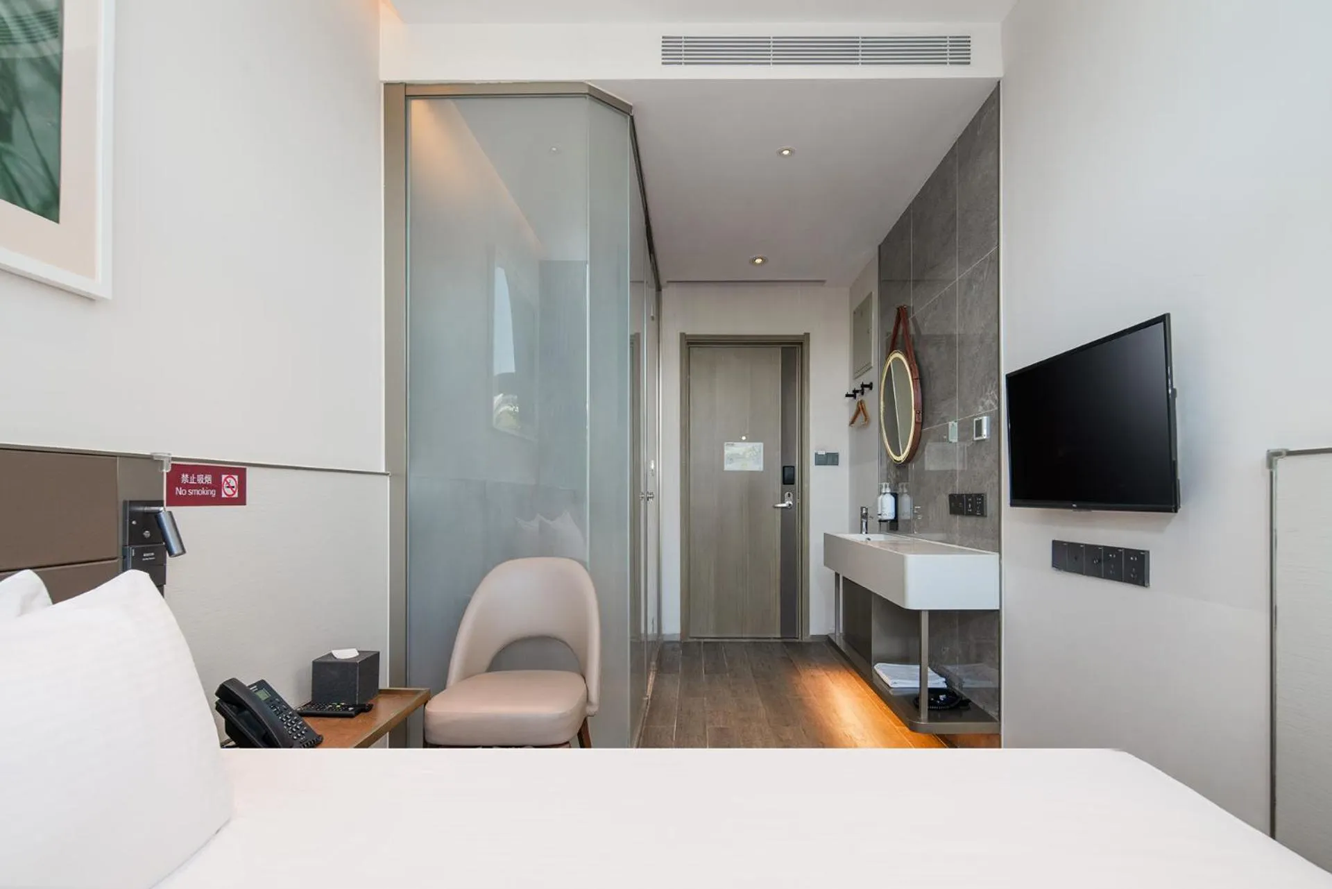 View (from property/room), Bed in Meichen Hotel 2nd Floor Terminal Building Beijing Daxing International Airport