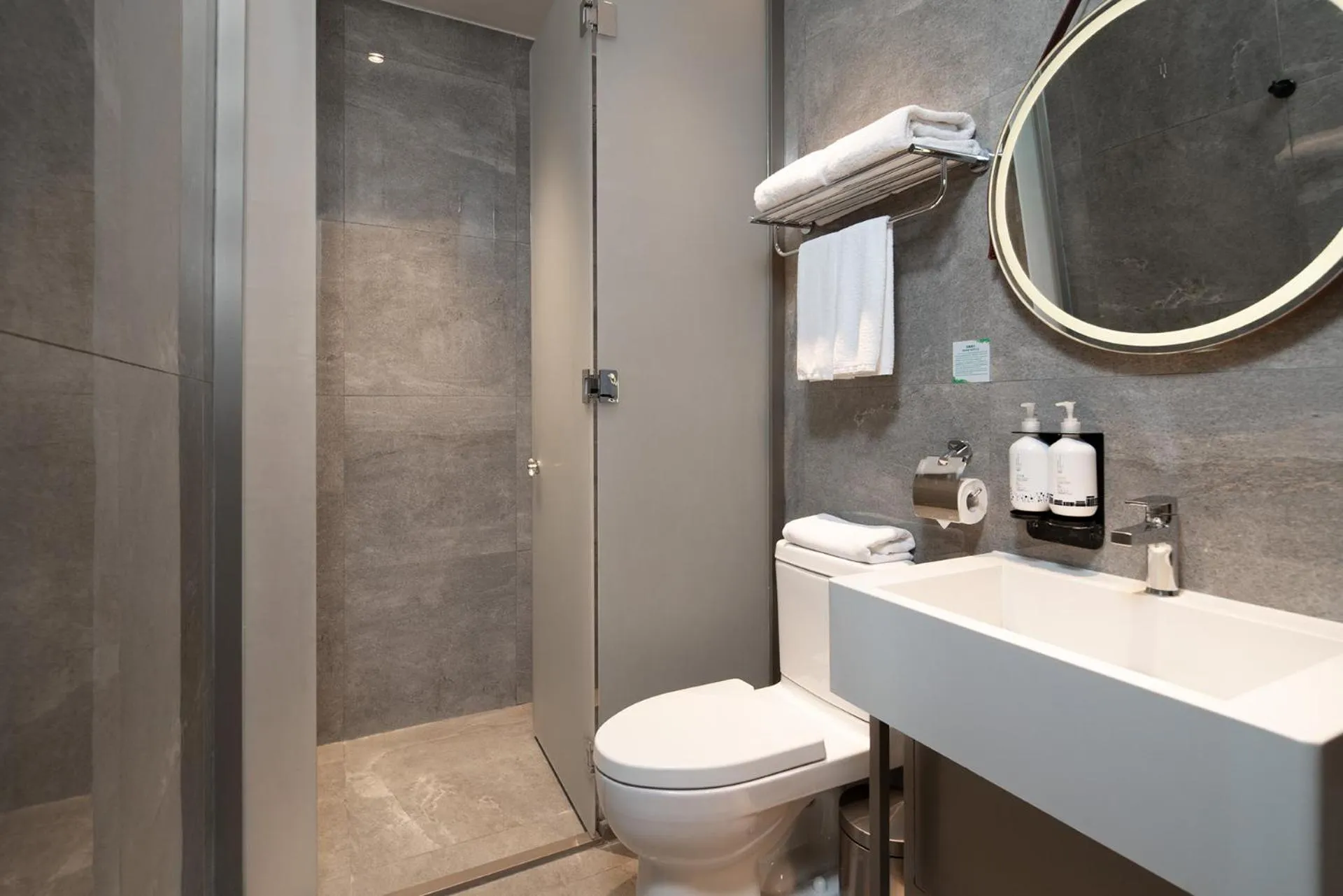 Toilet in Meichen Hotel 2nd Floor Terminal Building Beijing Daxing International Airport