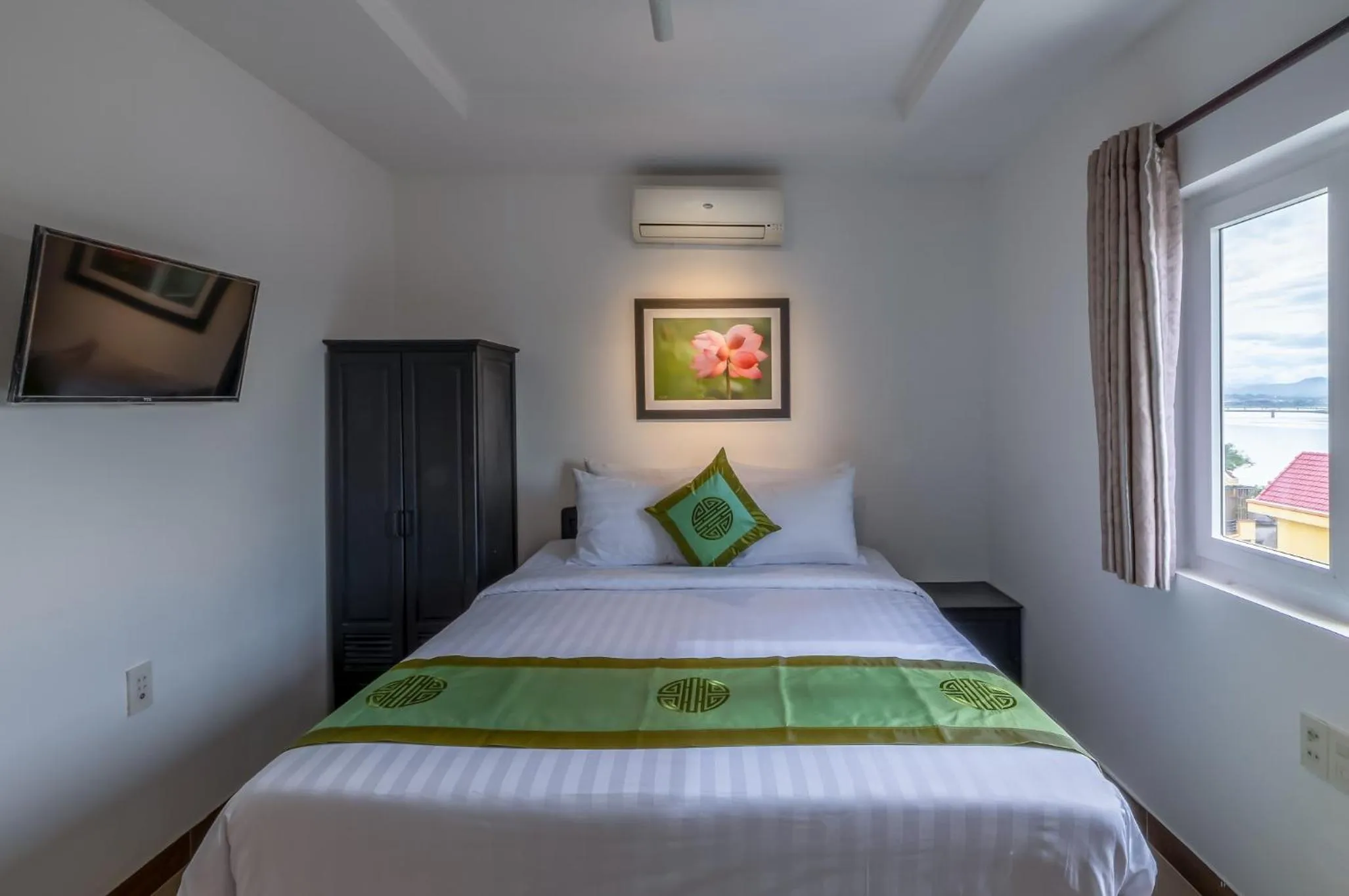 Bed in Purple Hue - Charming Riverside