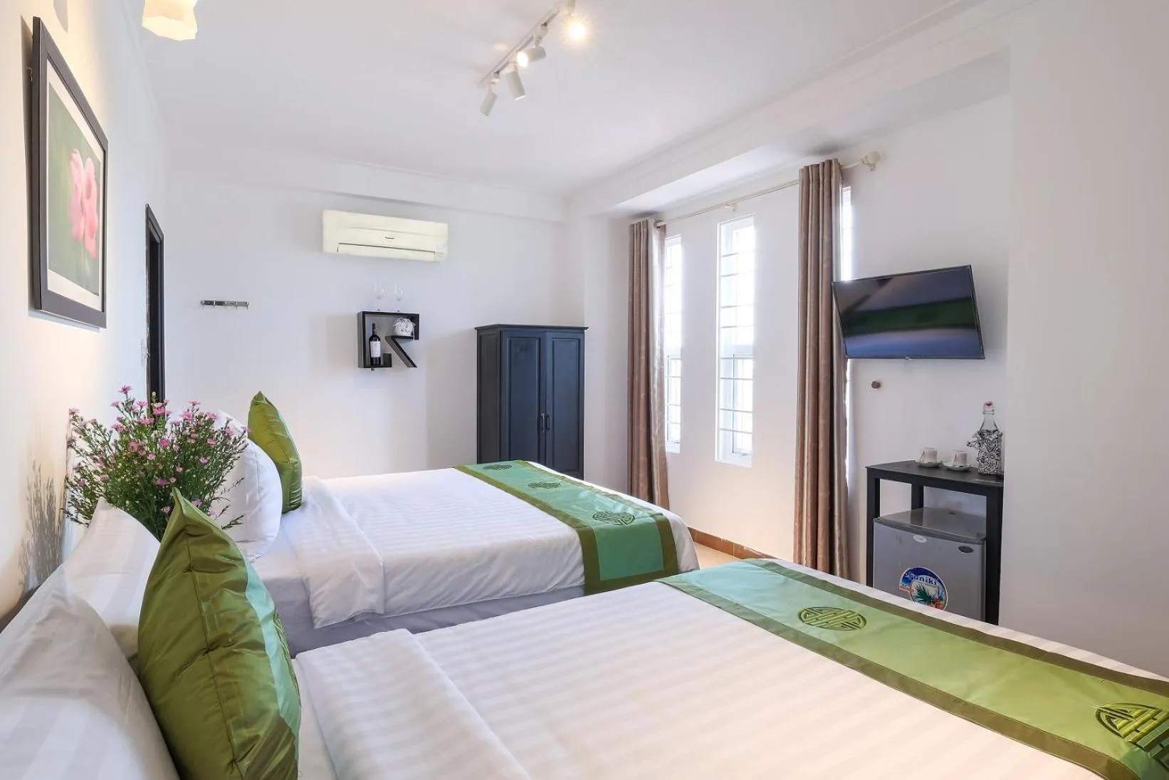 Bed in Purple Hue - Charming Riverside