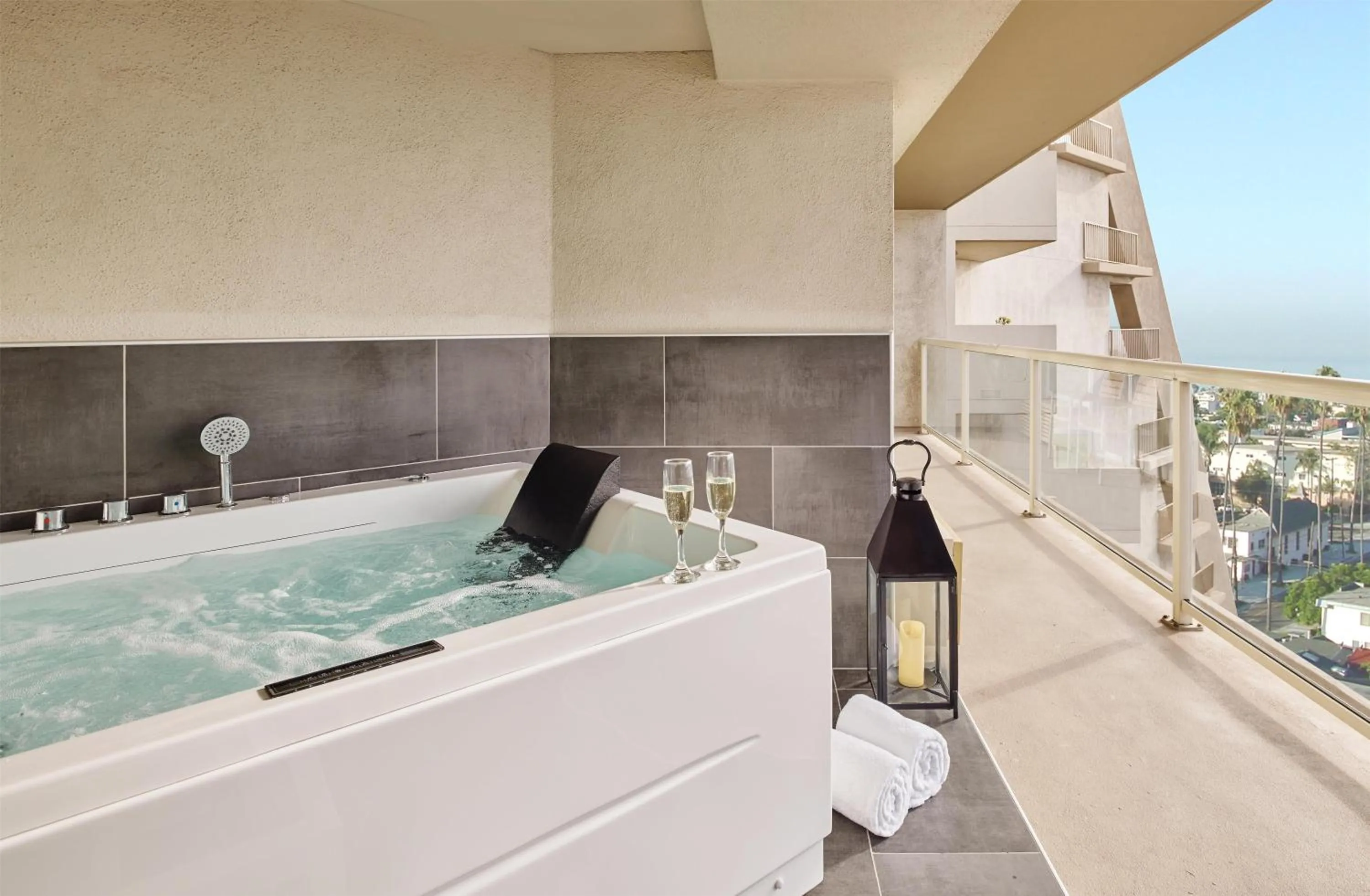 Bedroom in Hyatt Centric Delfina Santa Monica