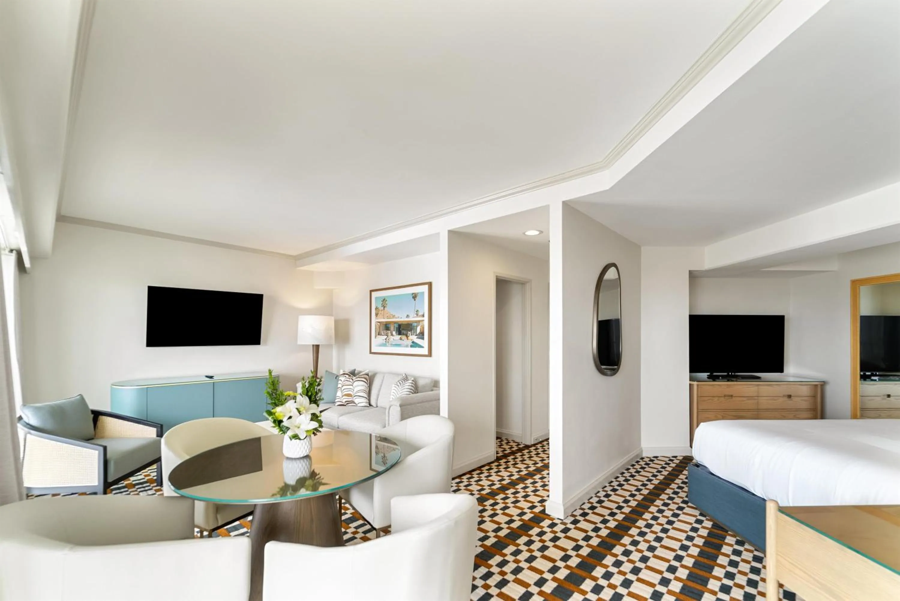 Communal lounge/ TV room in Hyatt Centric Delfina Santa Monica