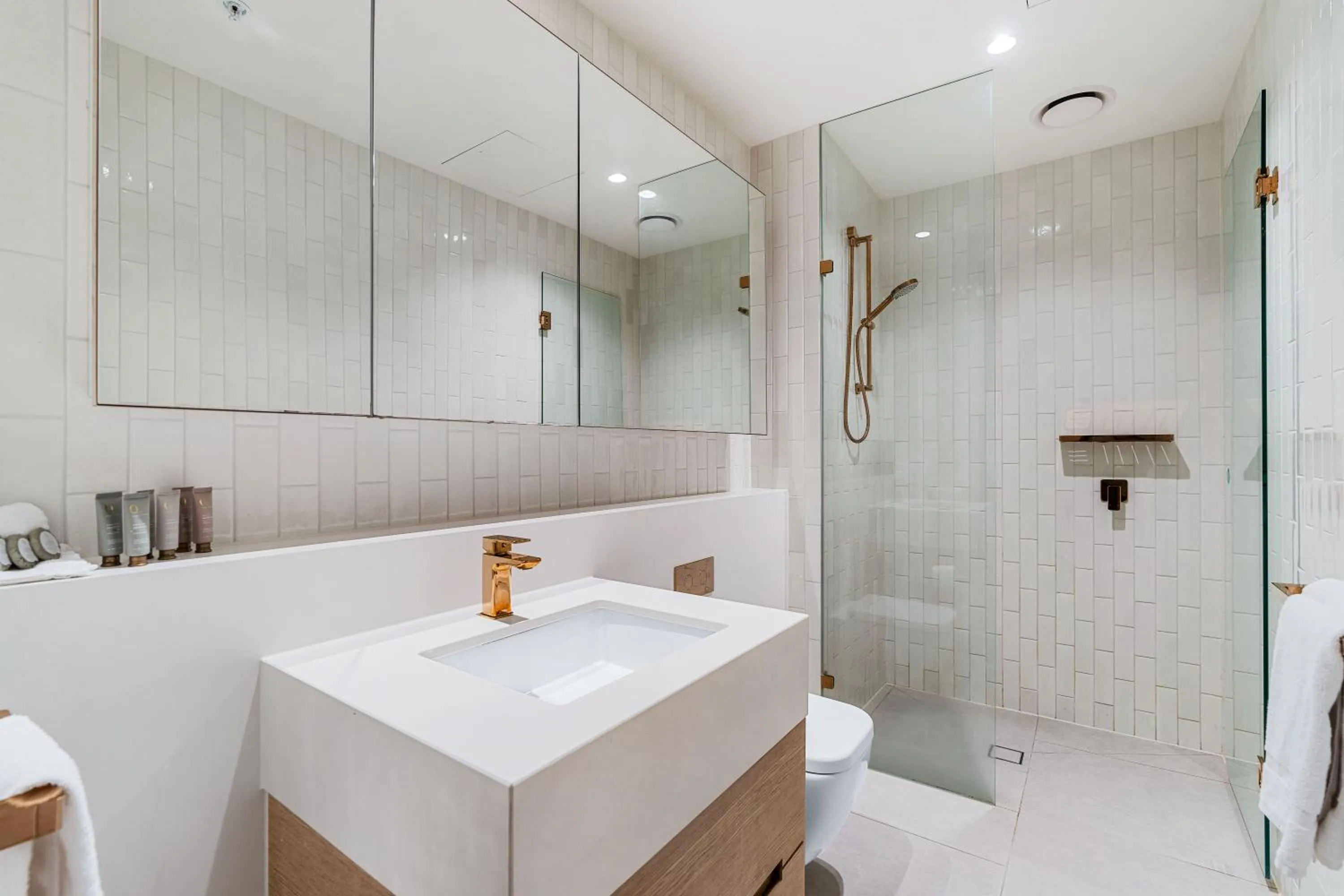 Shower in Collins House Apartments by CLLIX