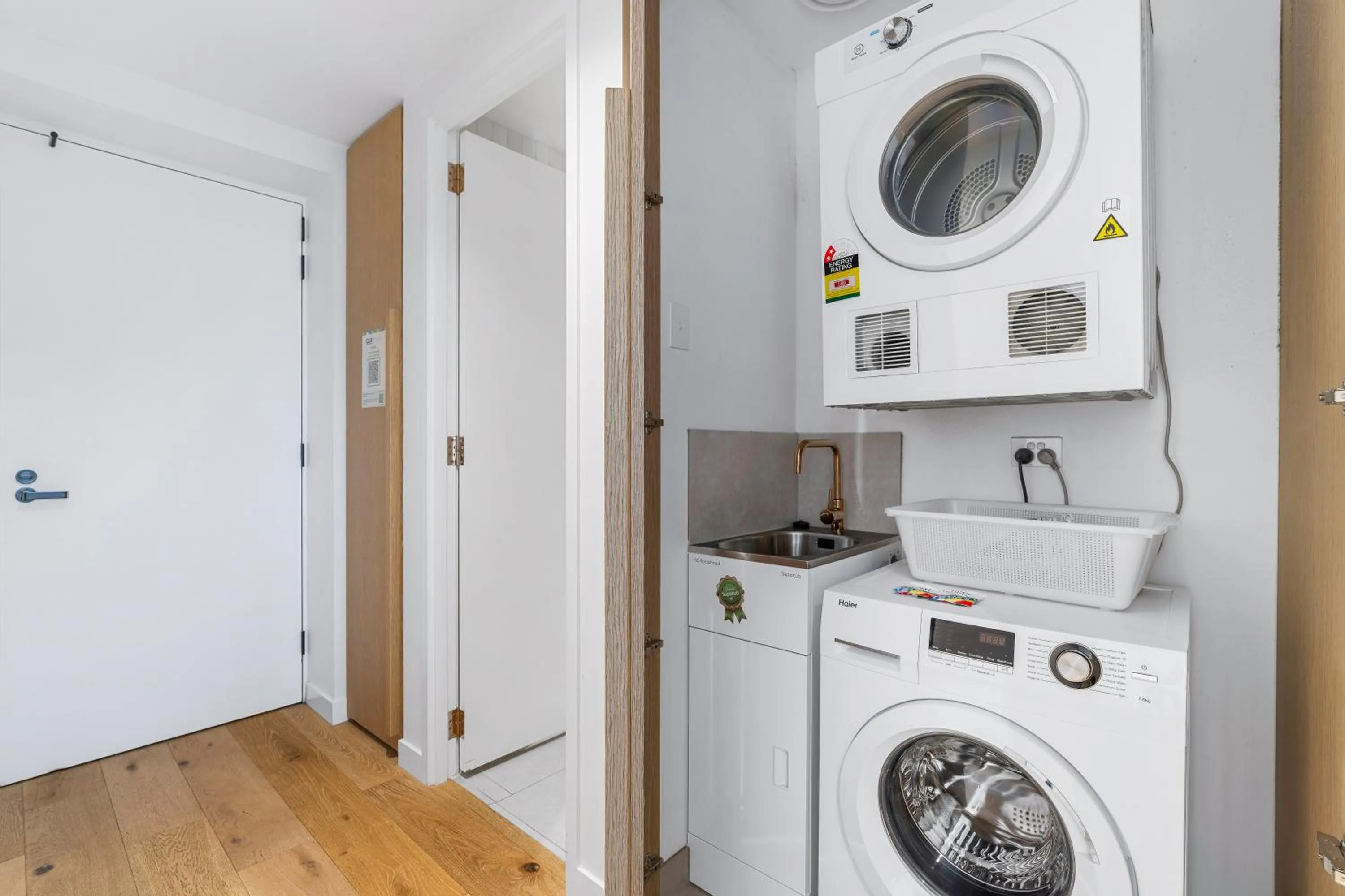 washing machine in Collins House Apartments by CLLIX