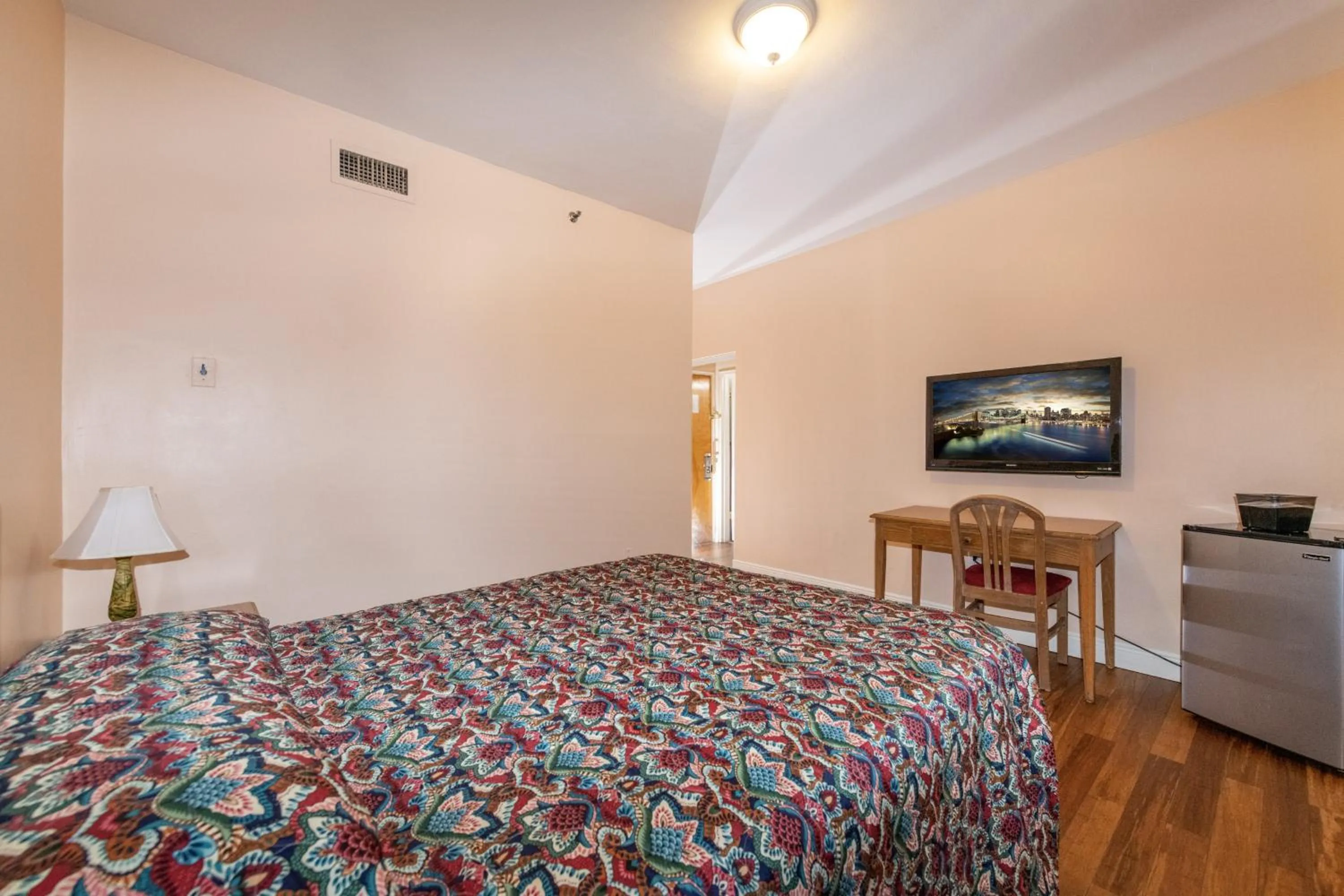 Bed in Ocean Beach Suites