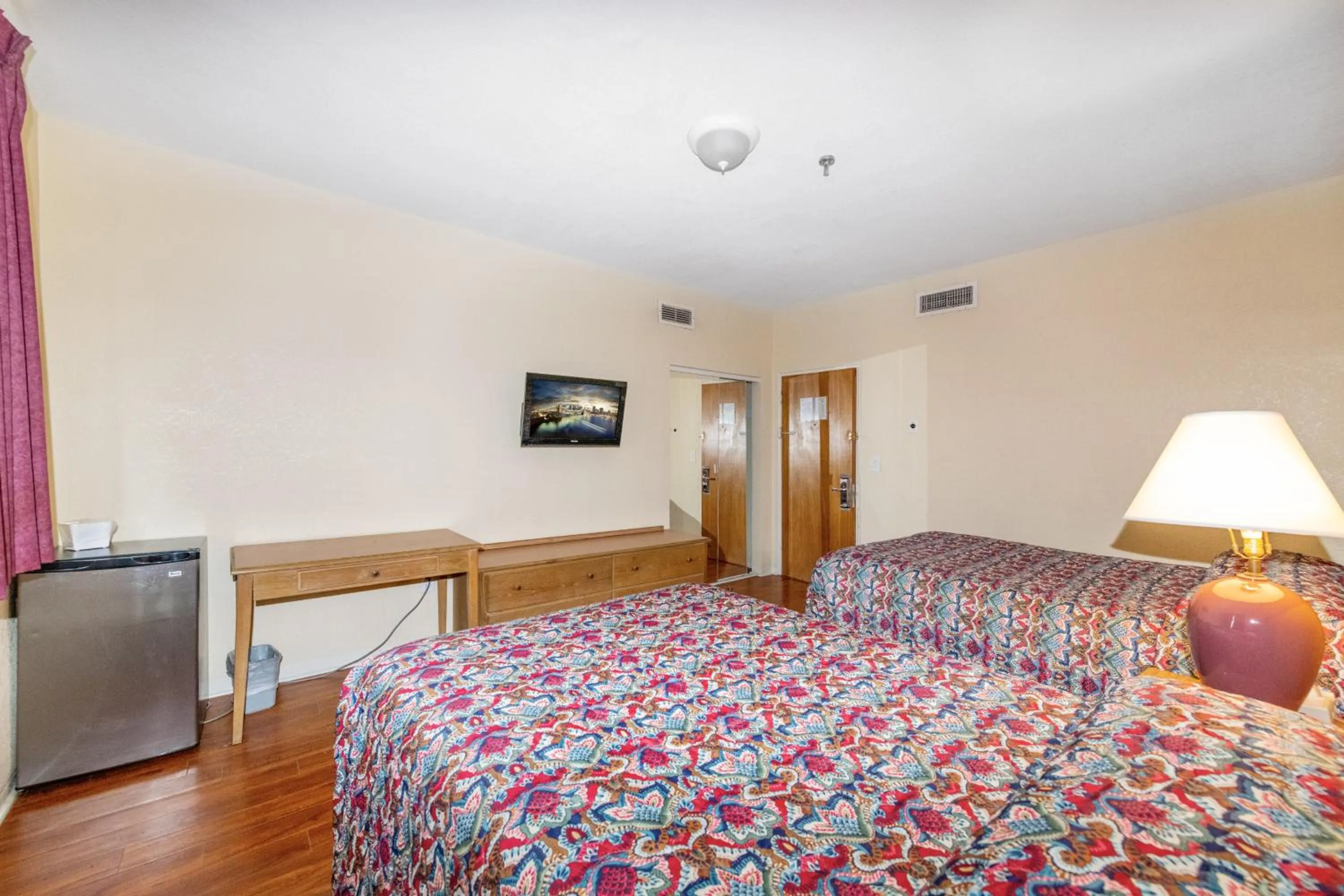 Bed in Ocean Beach Suites