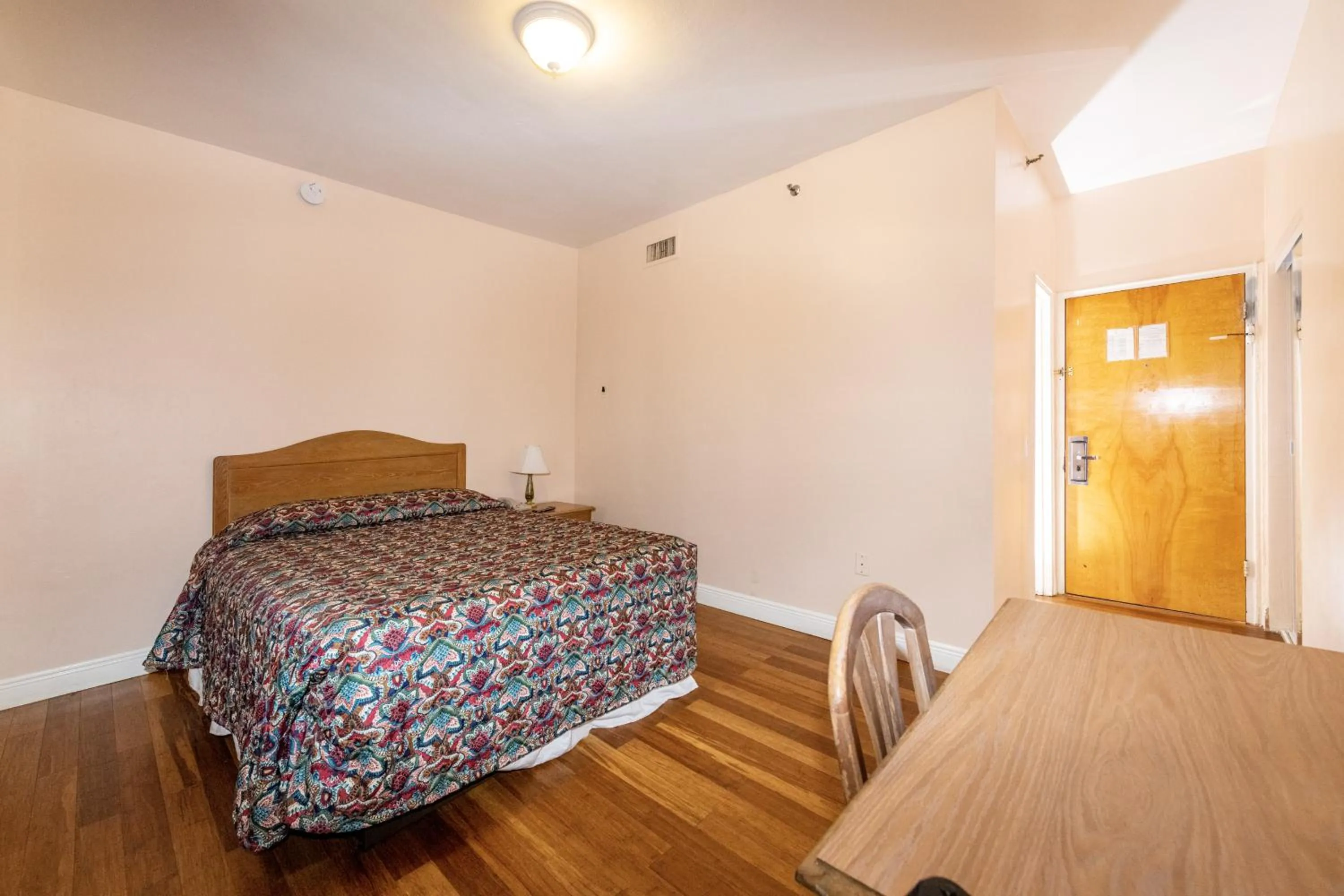 Bed in Ocean Beach Suites