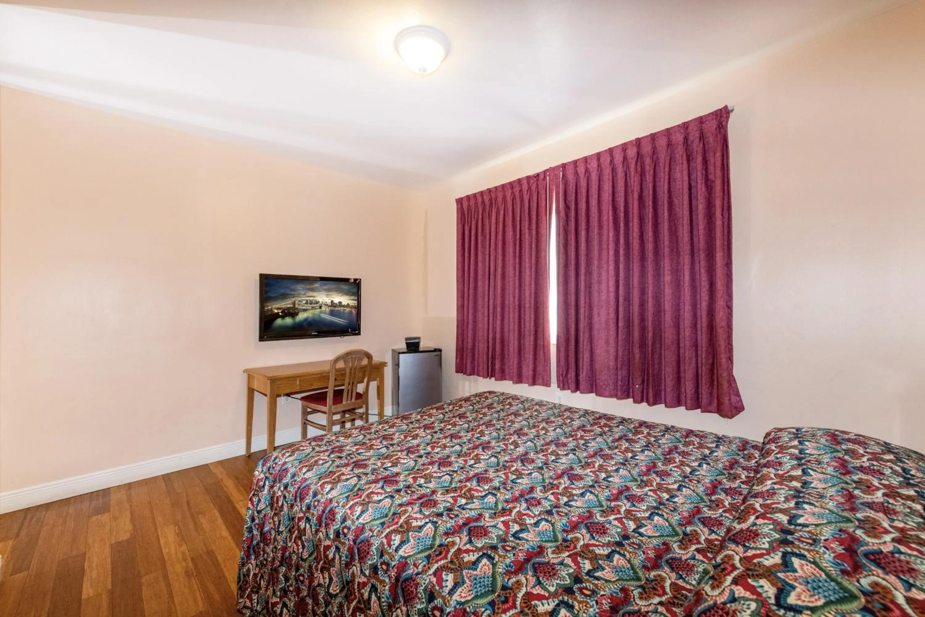 Bed in Ocean Beach Suites