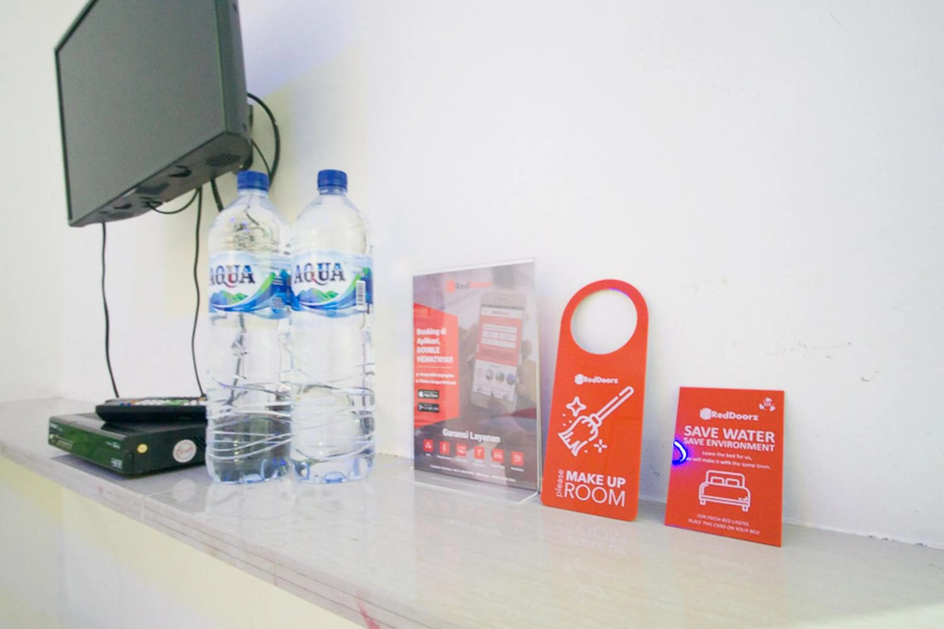 TV and multimedia in RedDoorz @ Pematangsiantar 2