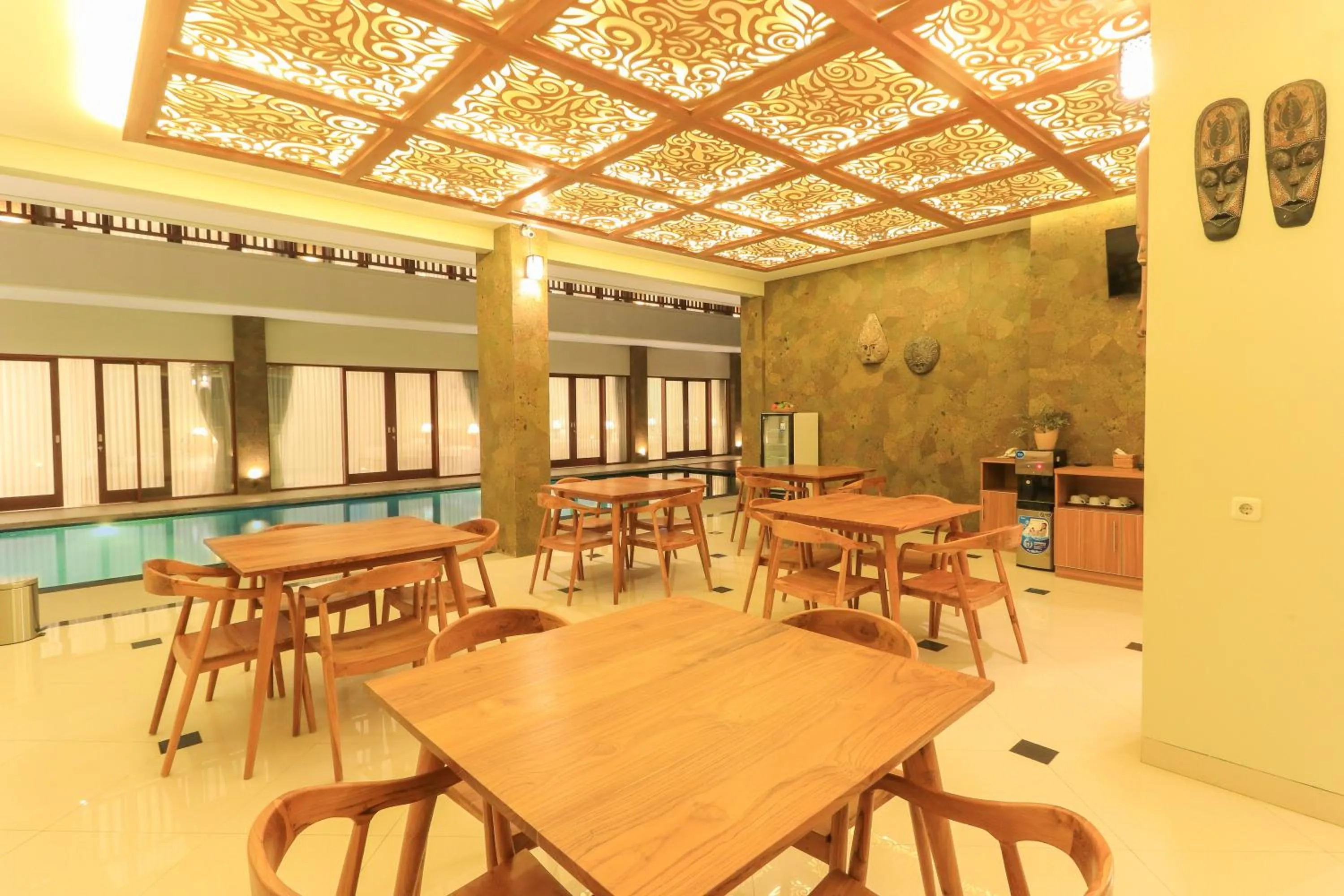 Restaurant/places to eat in Linda Villa 2