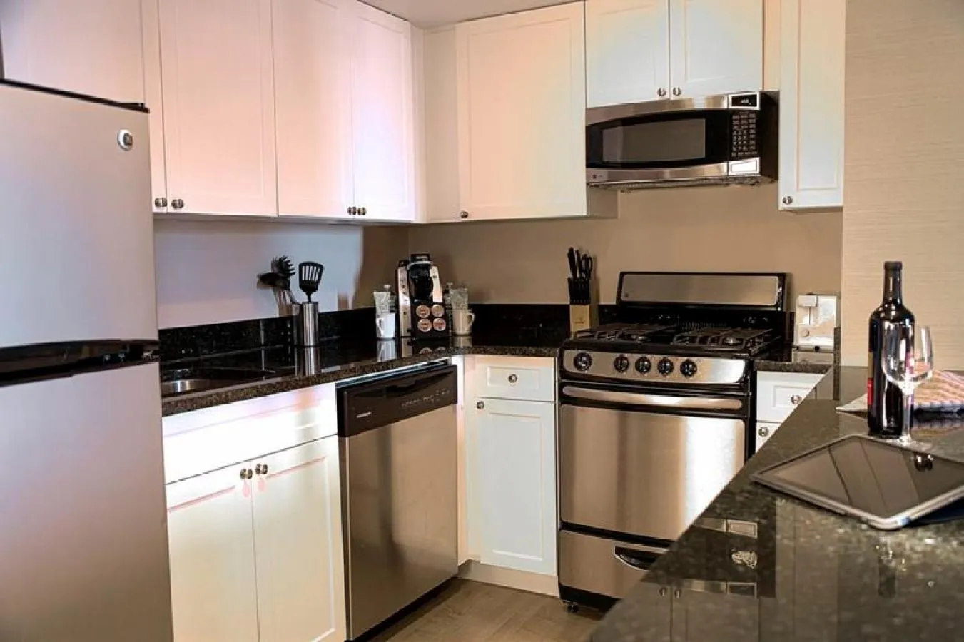 Kitchen or kitchenette in The Windsor Suites