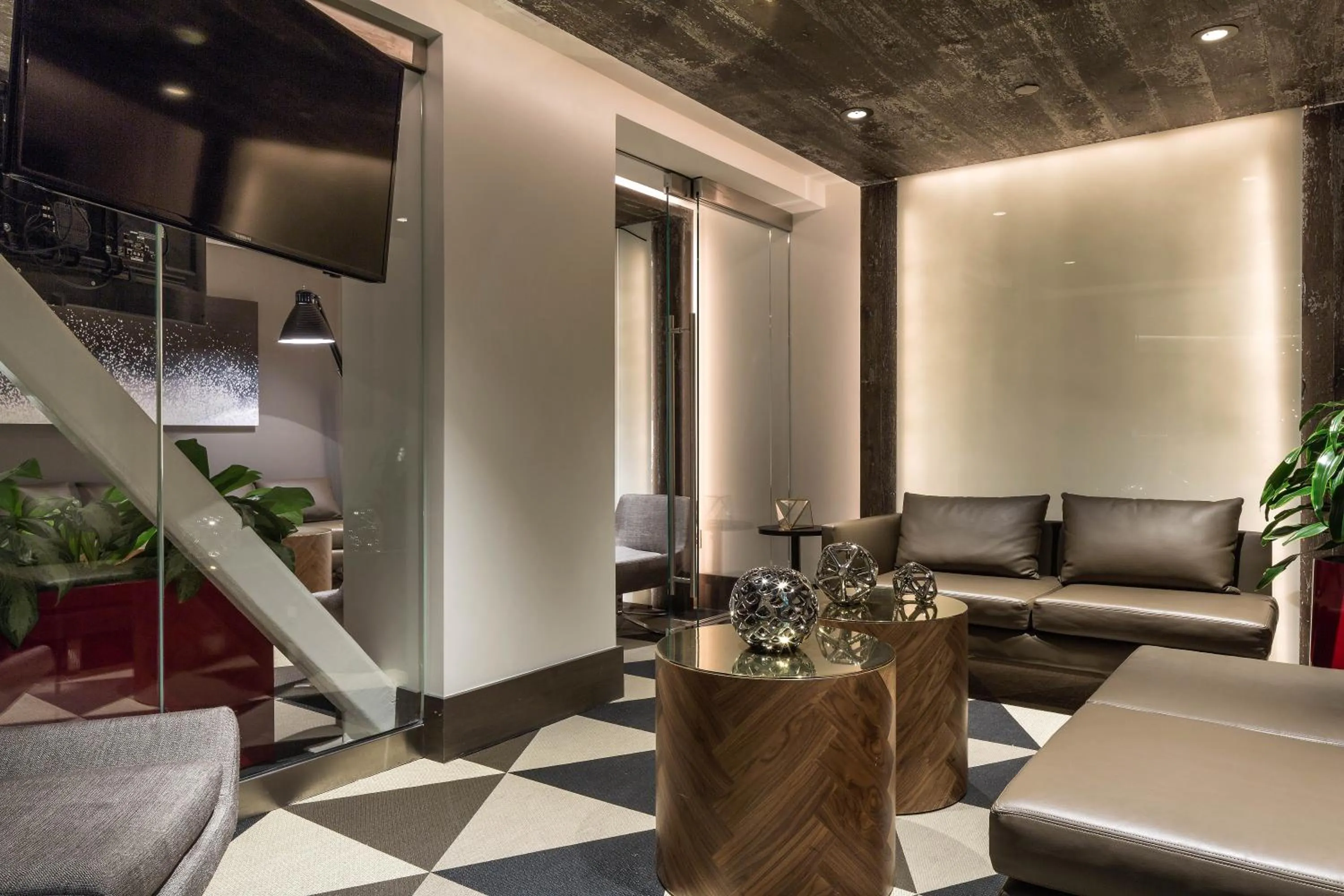 Communal lounge/ TV room in The Windsor Suites