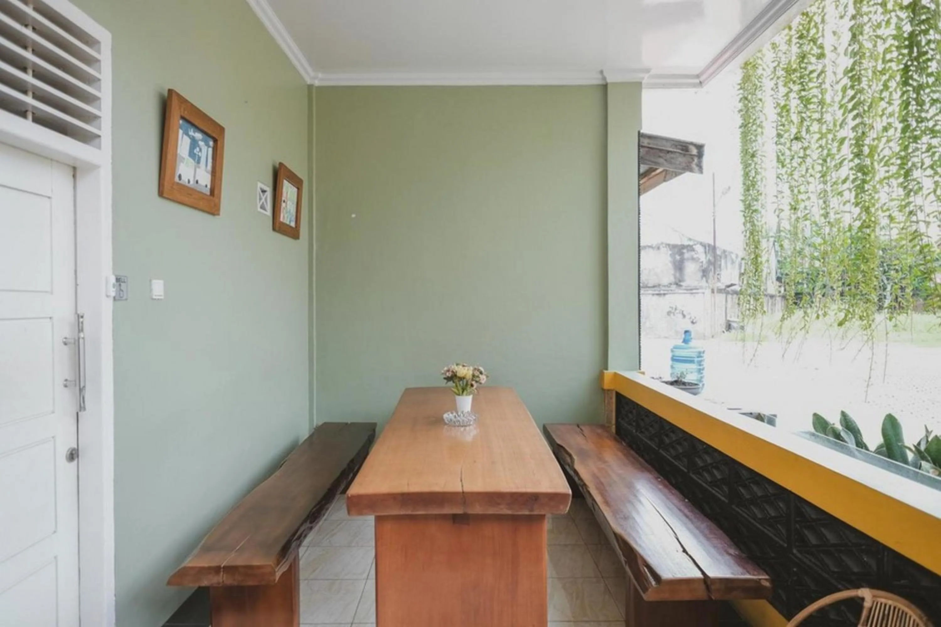 Balcony/Terrace in RedDoorz Syariah near Kantor Walikota Jambi