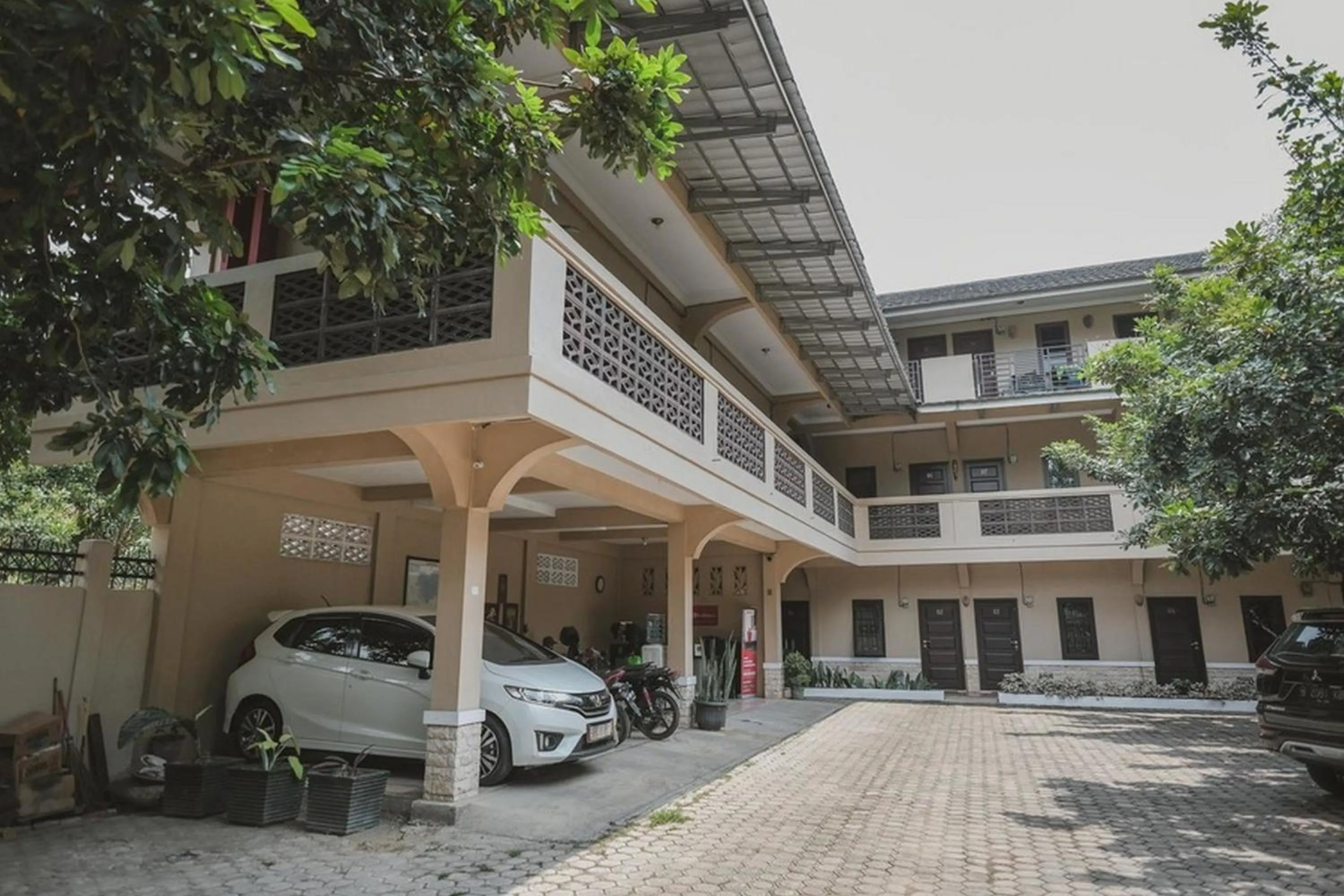 Facade/entrance in RedDoorz Syariah near Jamtos Jambi 2