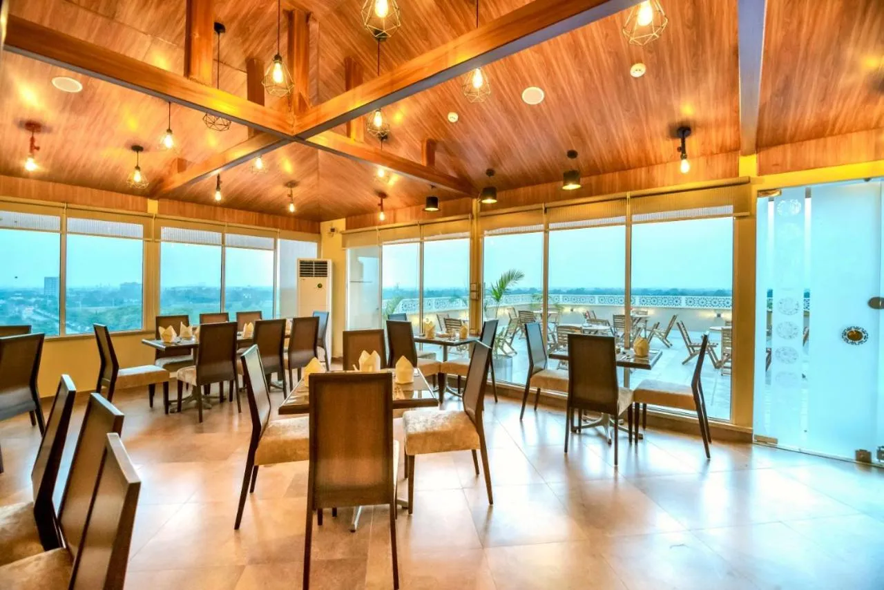 Restaurant/places to eat in Hotel One Garden Town, Lahore