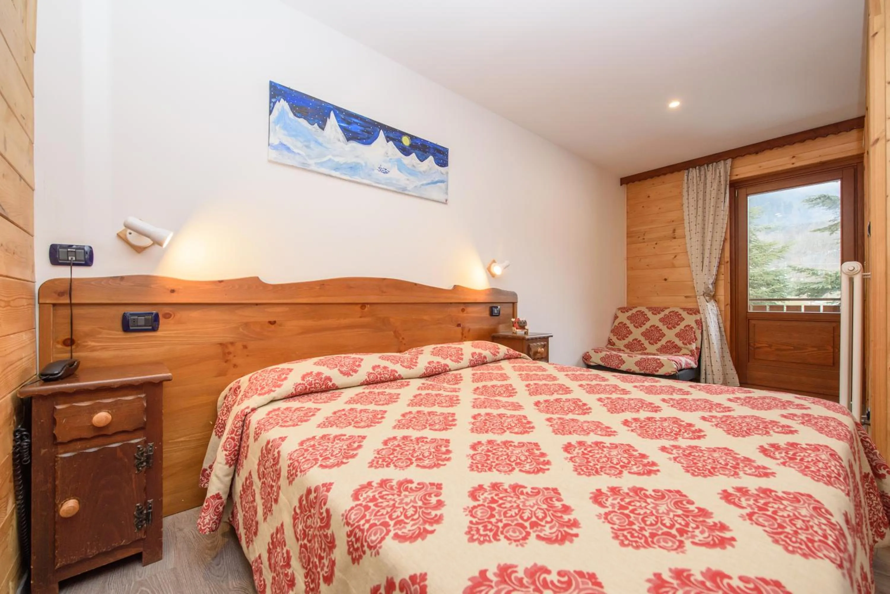 Bedroom, Bed in Hotel Des Roses