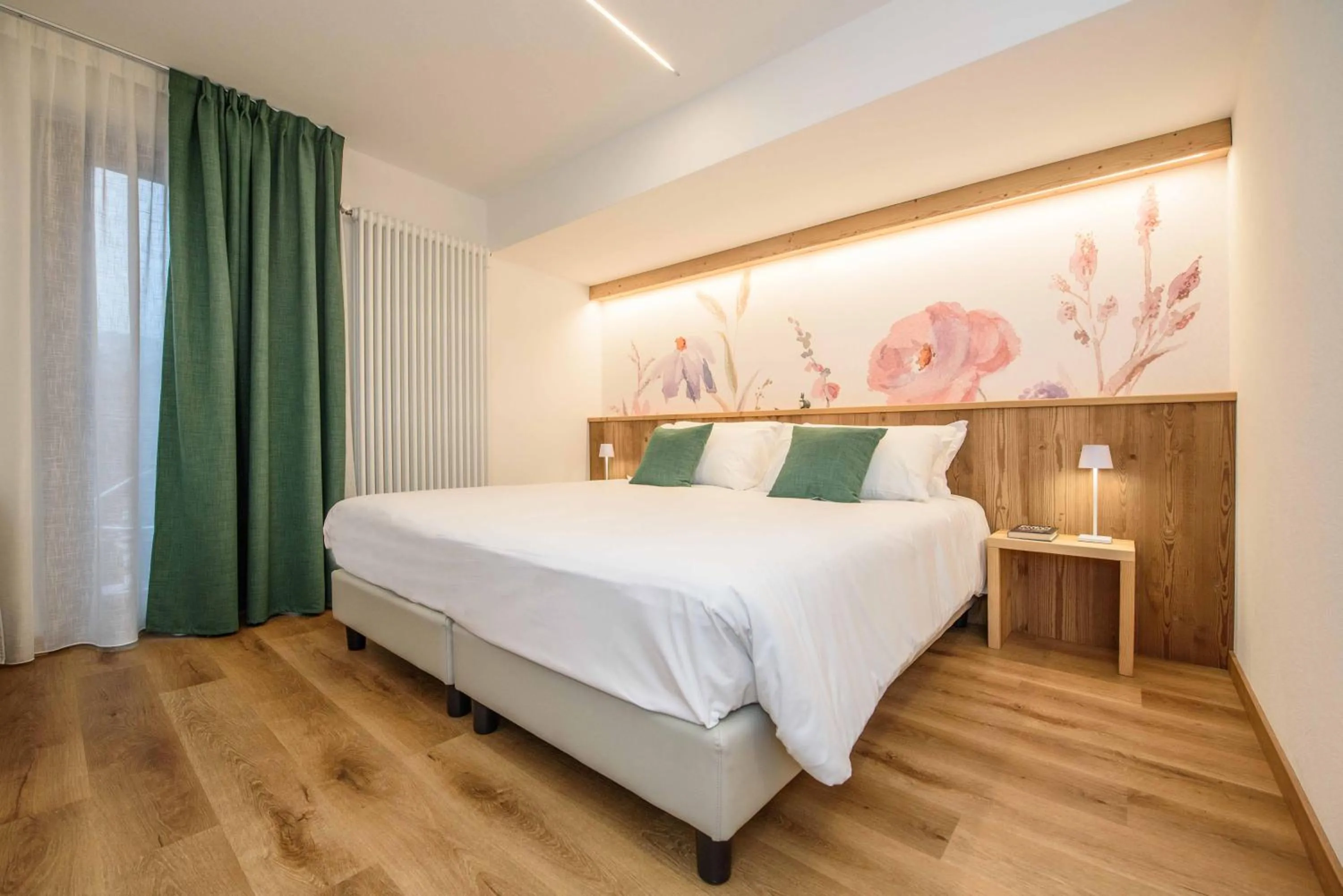 Bedroom, Bed in Hotel Des Roses
