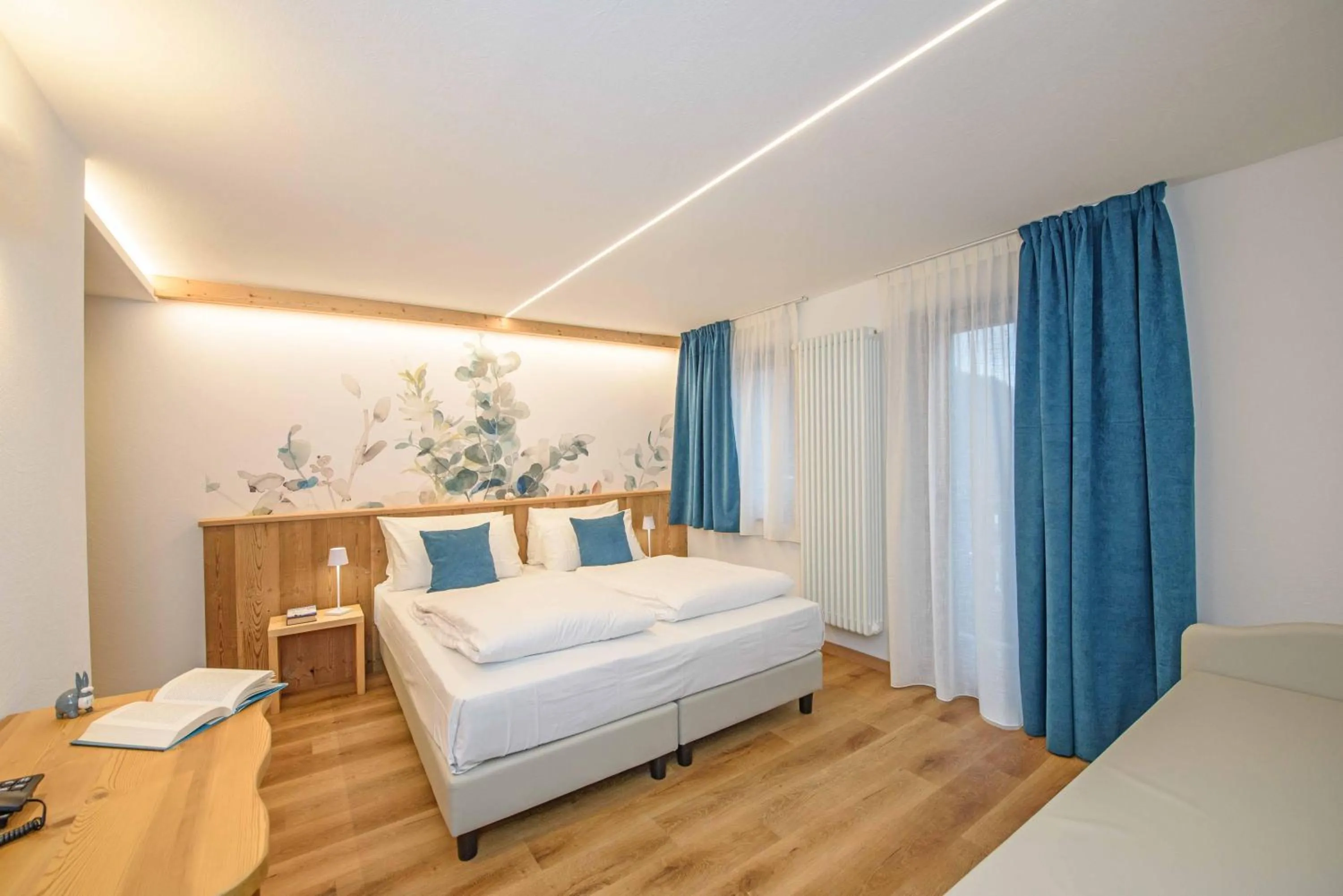 Bedroom, Bed in Hotel Des Roses