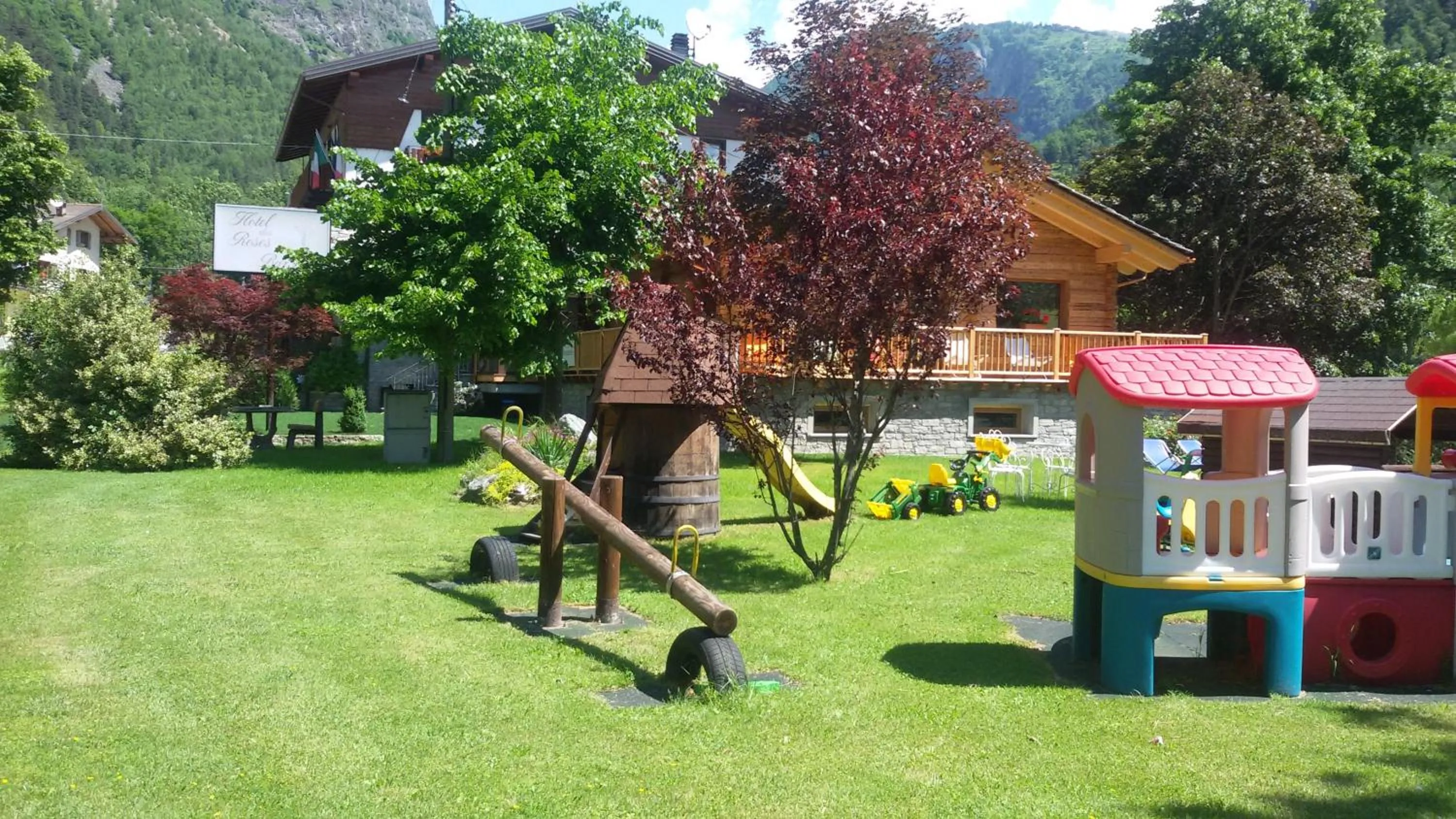 Children play ground in Hotel Des Roses
