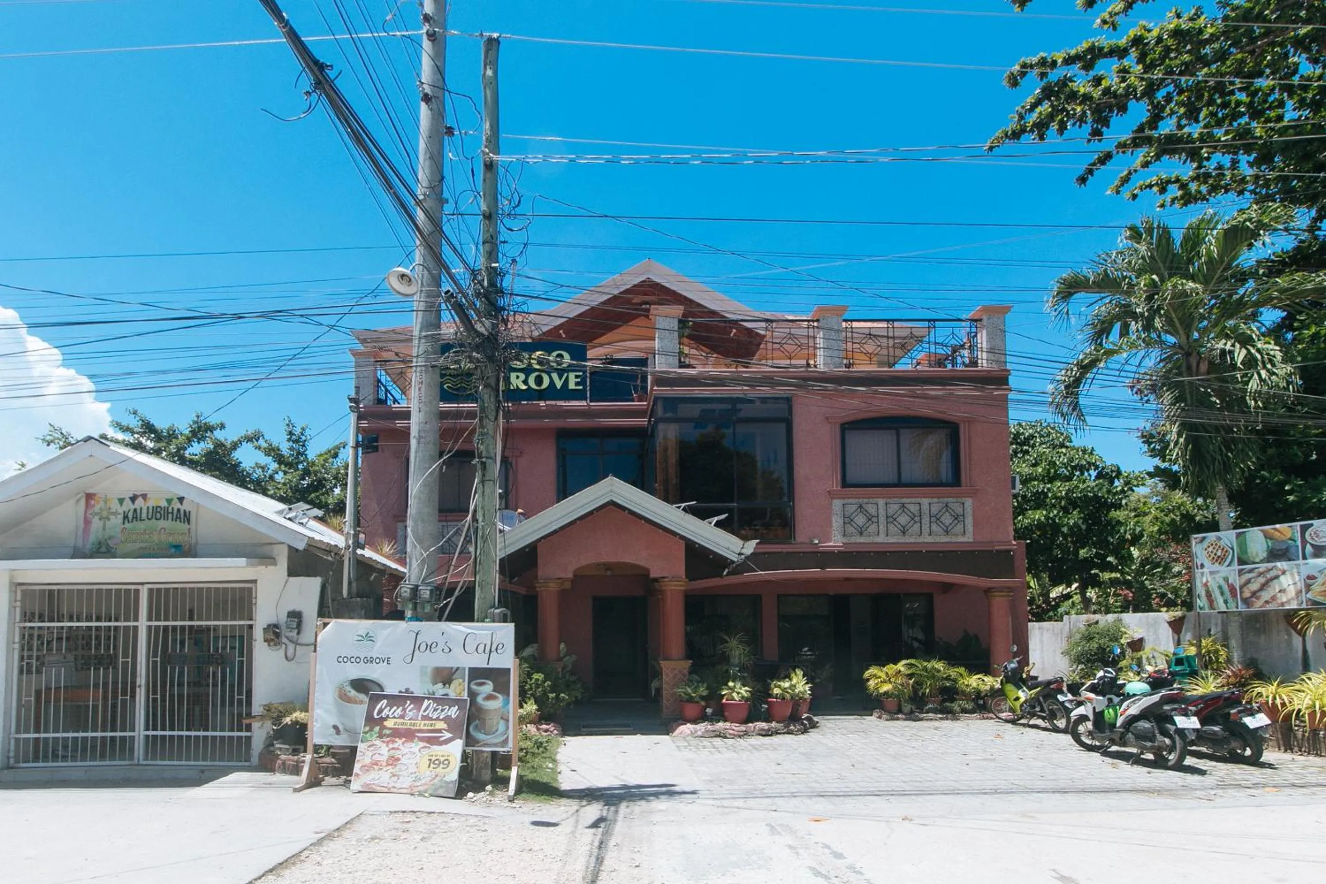 Property building in RedDoorz at Coco Grove Tourist Inn