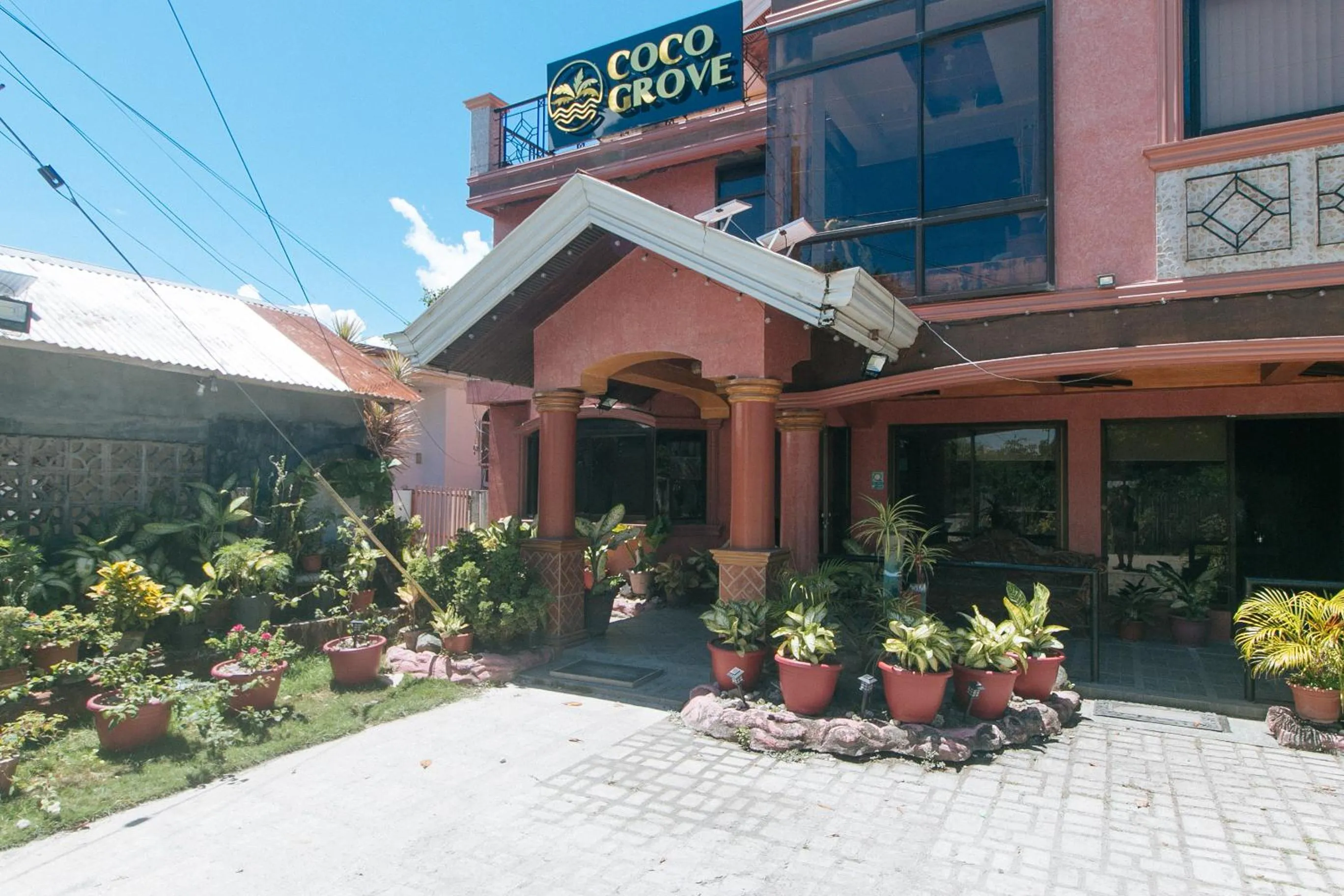 Property building in RedDoorz at Coco Grove Tourist Inn