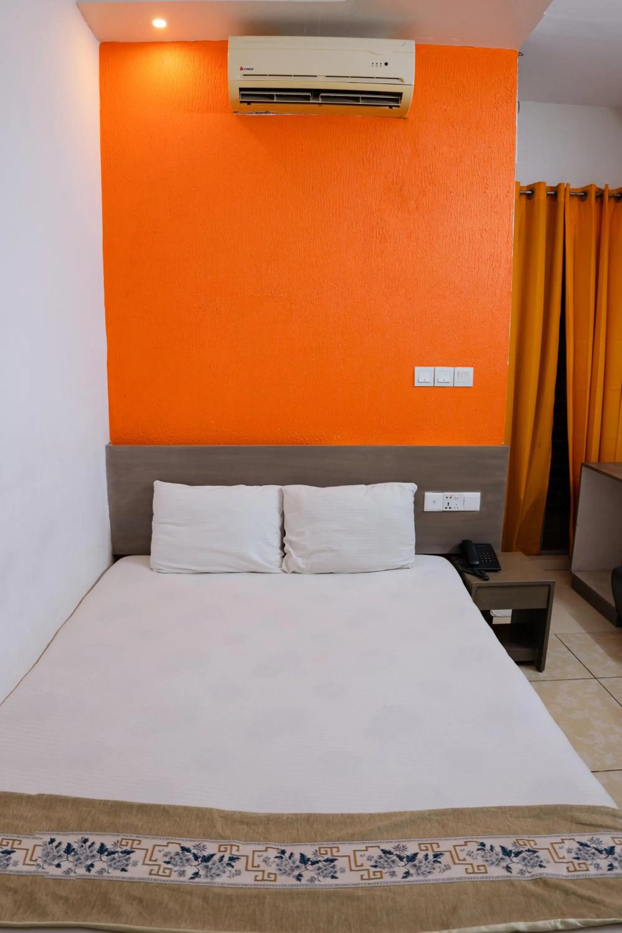 Bedroom, Bed in Laguna Beach Hotel & Resort