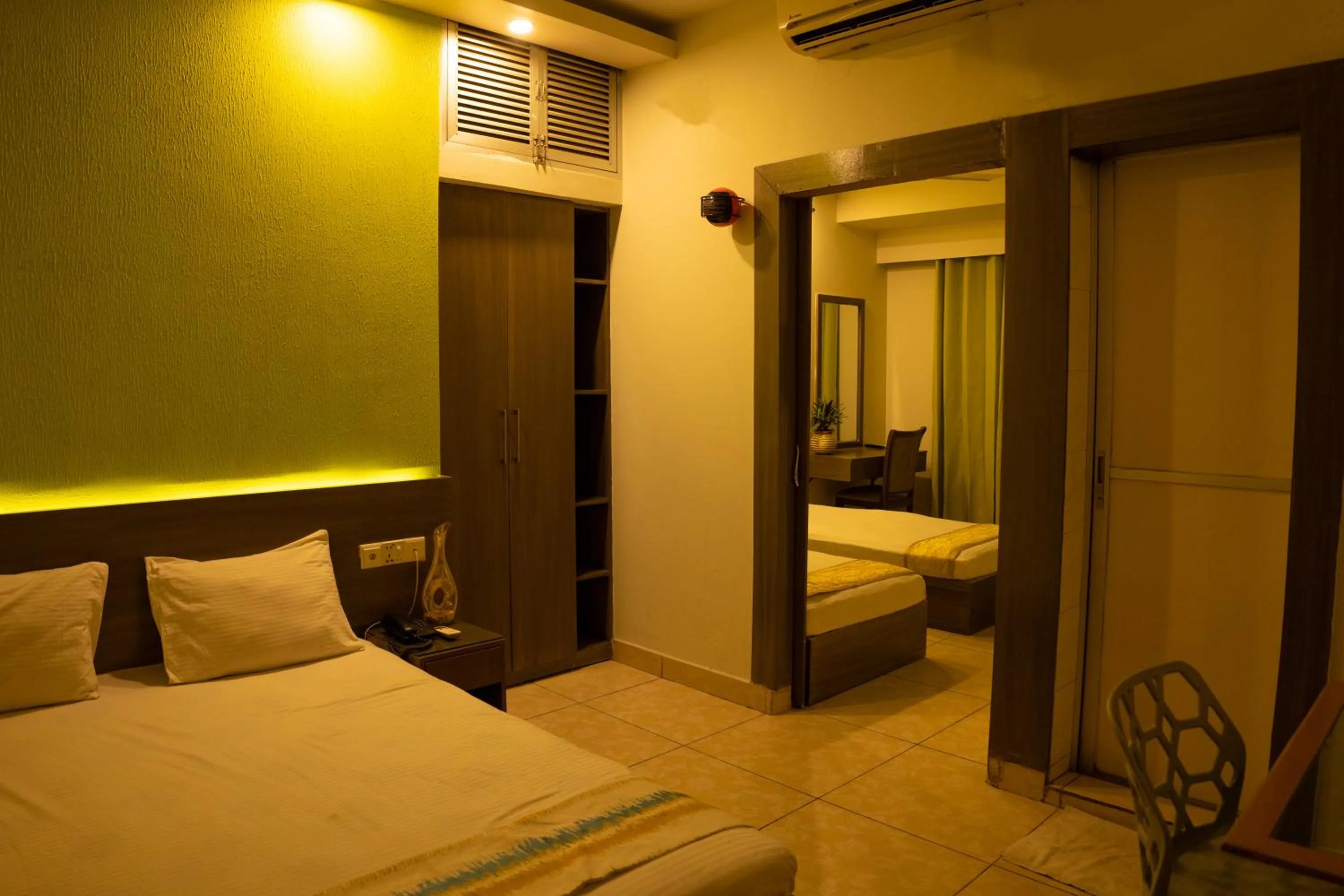 Bedroom, Bed in Laguna Beach Hotel & Resort